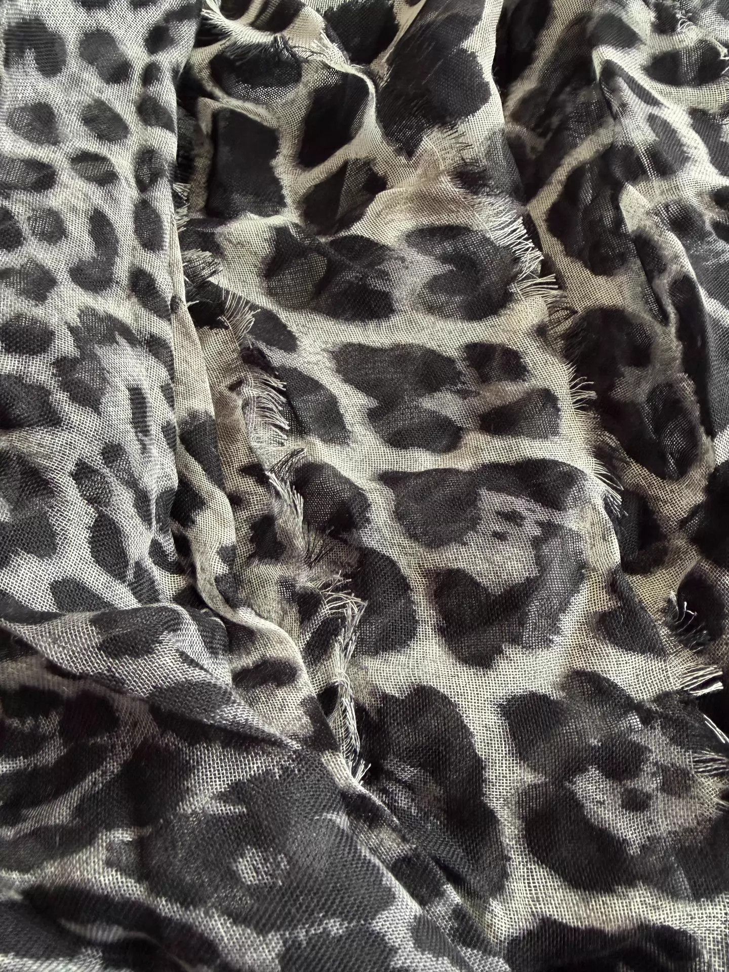 Saint Laurent Paris Saint Laurent leopard print shawl Ｑ23 Size US M / EU 48-50 / 2 - 2 Thumbnail