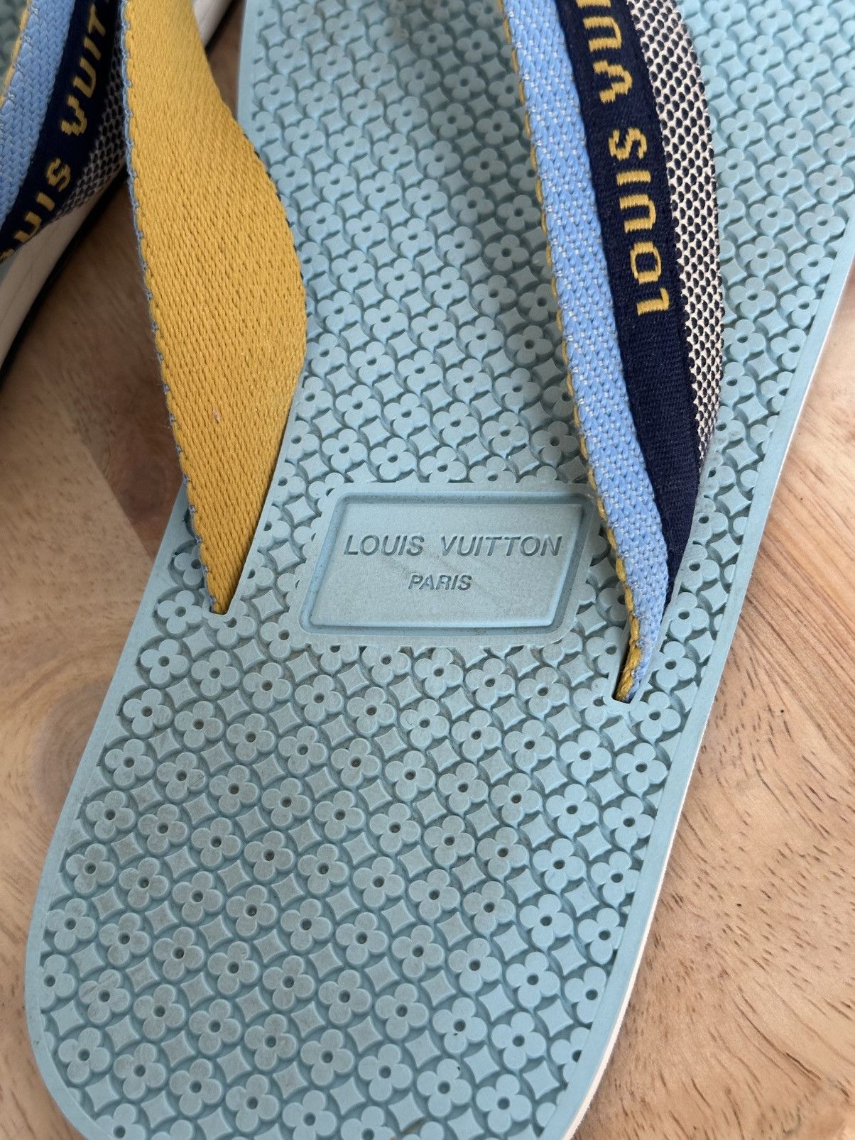 Designer × Louis Vuitton Louis Vuitton blue rubber flip flops thongs spellout Size US 7 / EU 40 - 9 Thumbnail