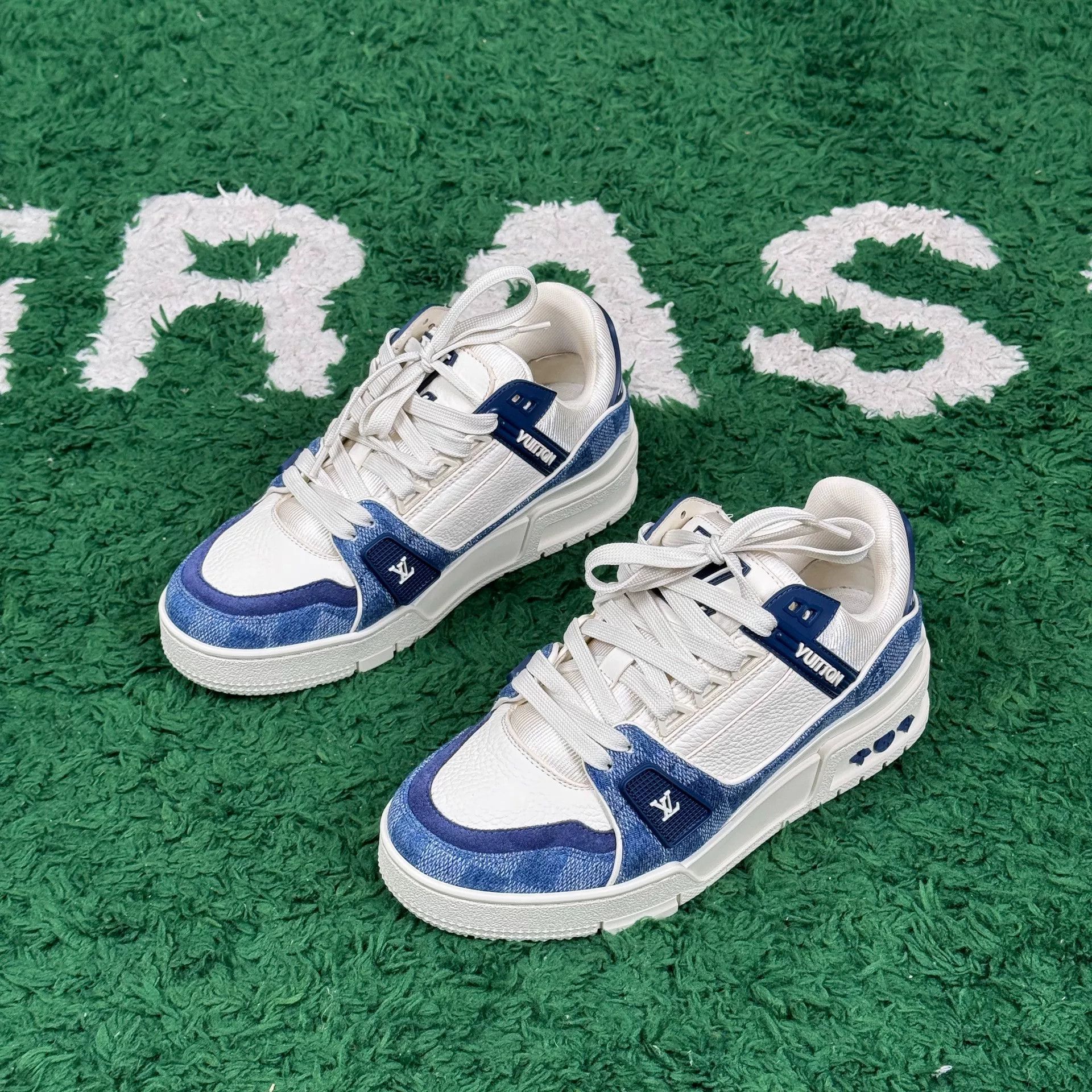 Louis Vuitton Louis Vuitton Training Blue Lowtop Sneakers us_6-5 Women Size US 6.5 / IT 36.5 - 1 Thumbnail