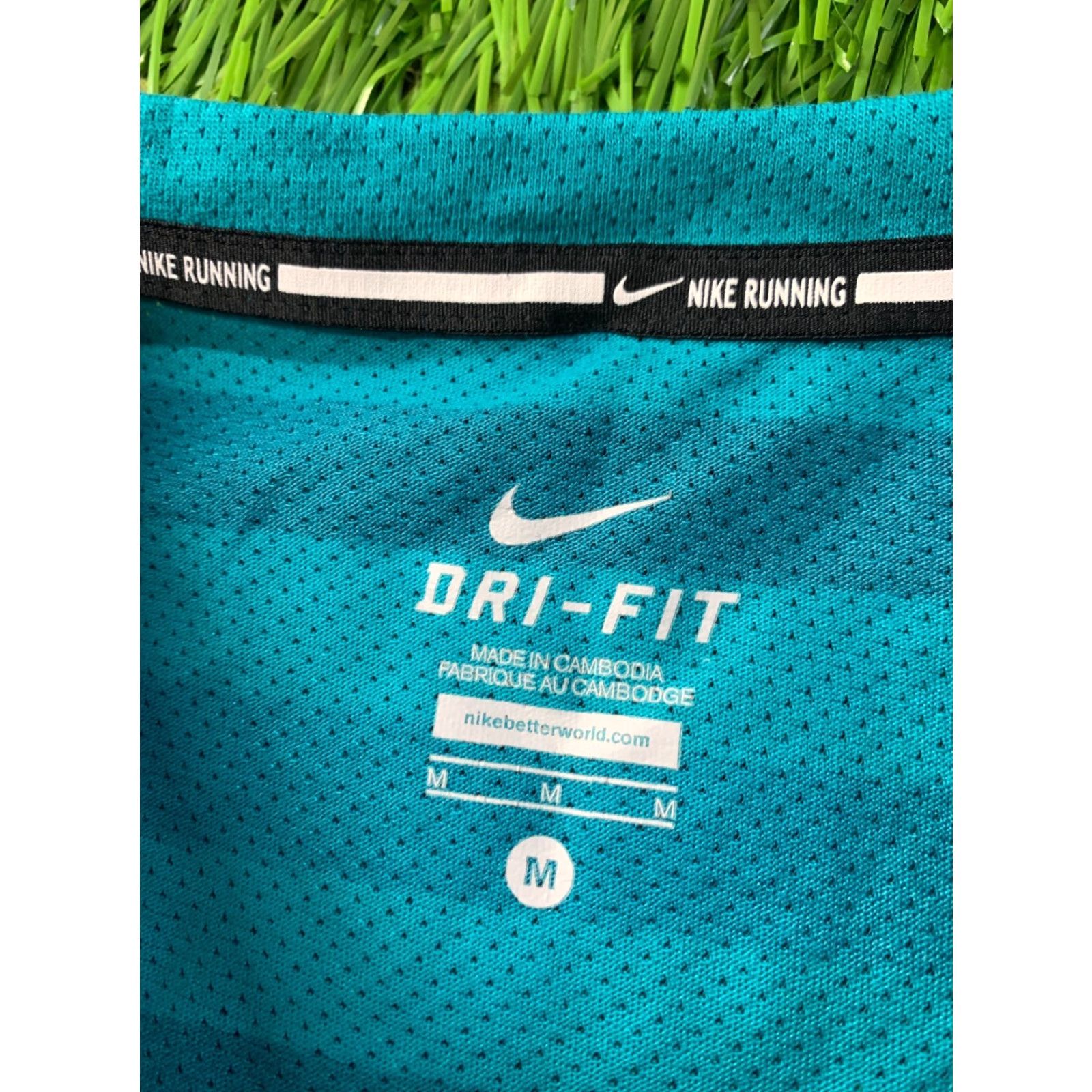 Nike Nike Running Shirt Mens M Green Jersey 2015 T-Shirt Short Sleeve Crew Neck Classic Fit 60cm 48cm Pit to Pit Size US M / EU 48-50 / 2 - 5 Thumbnail