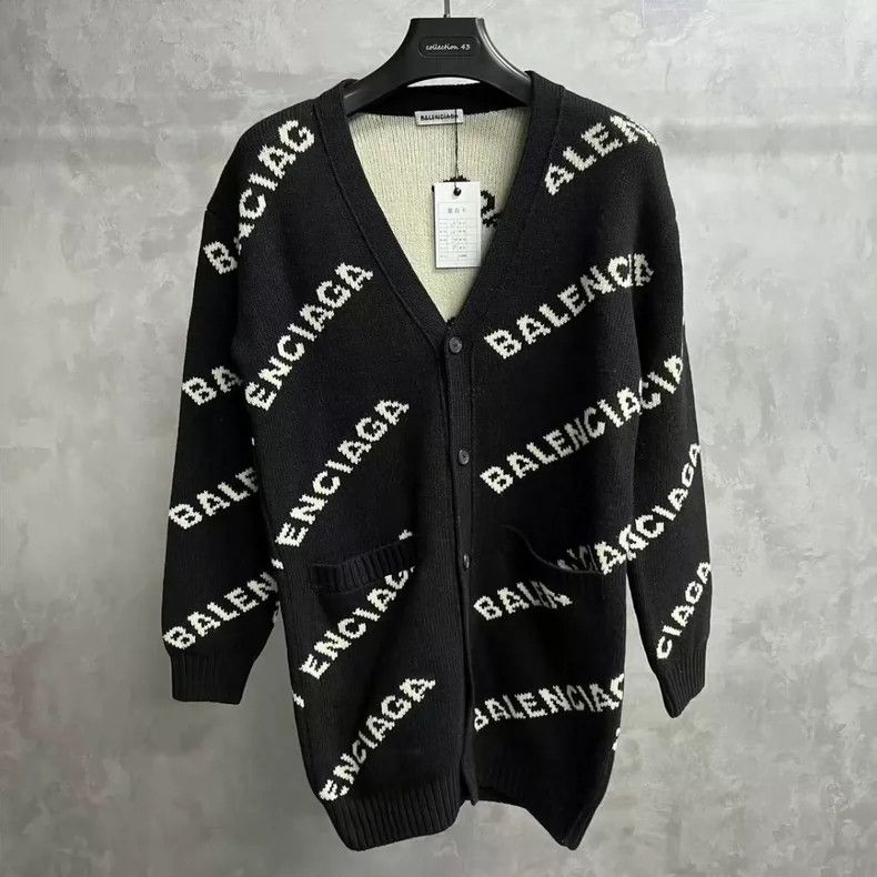 Balenciaga Balenciaga Black monogrammed logo full-print V-neck single Size XS / US 0-2 / IT 36-38 - 1 Thumbnail