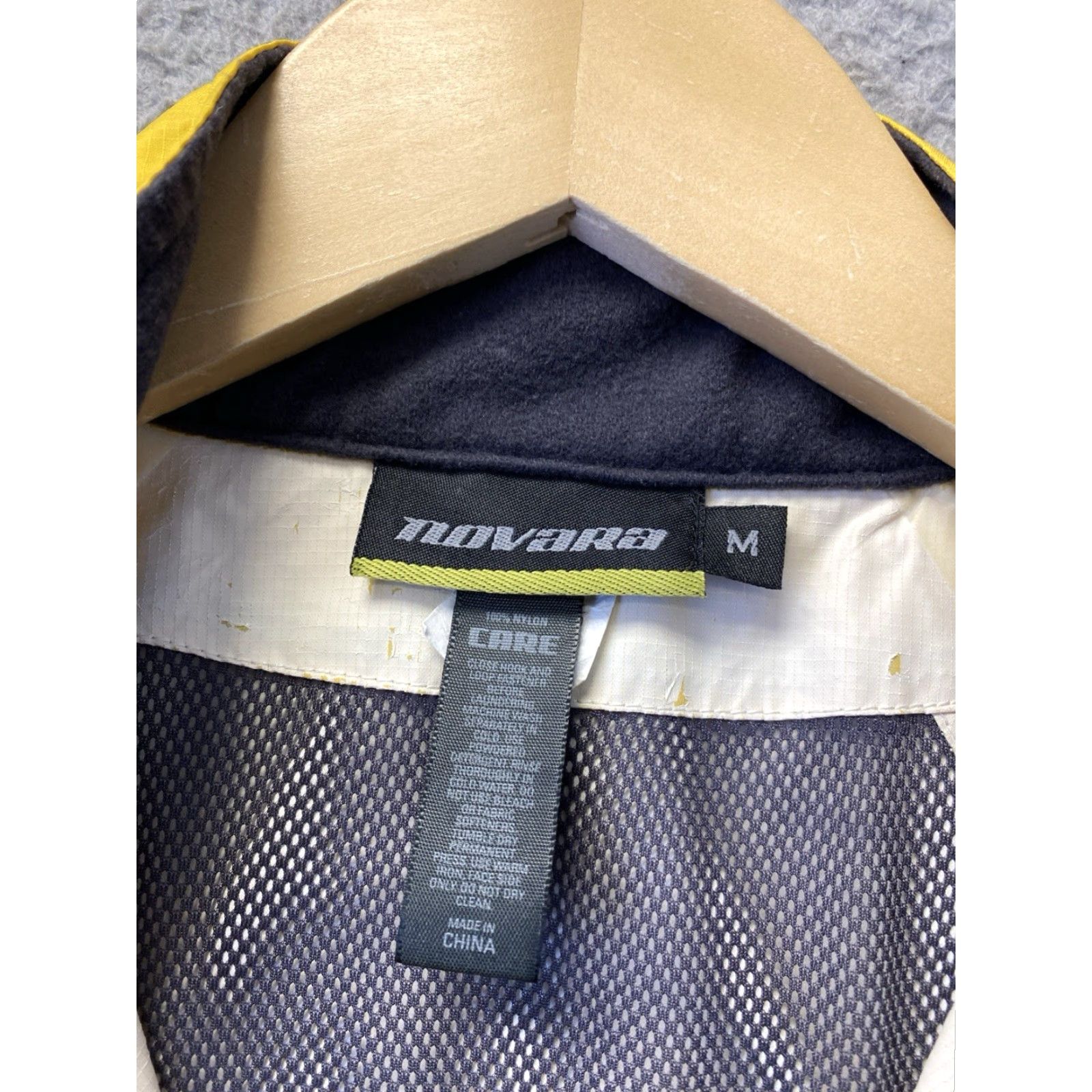 Rains Novara Jacket Mens M Yellow Cycling Windbreaker Light Water Resistant Zip Full Zip Adjustable Lightweight Wind-Resistant Regular Size US M / EU 48-50 / 2 - 6 Thumbnail