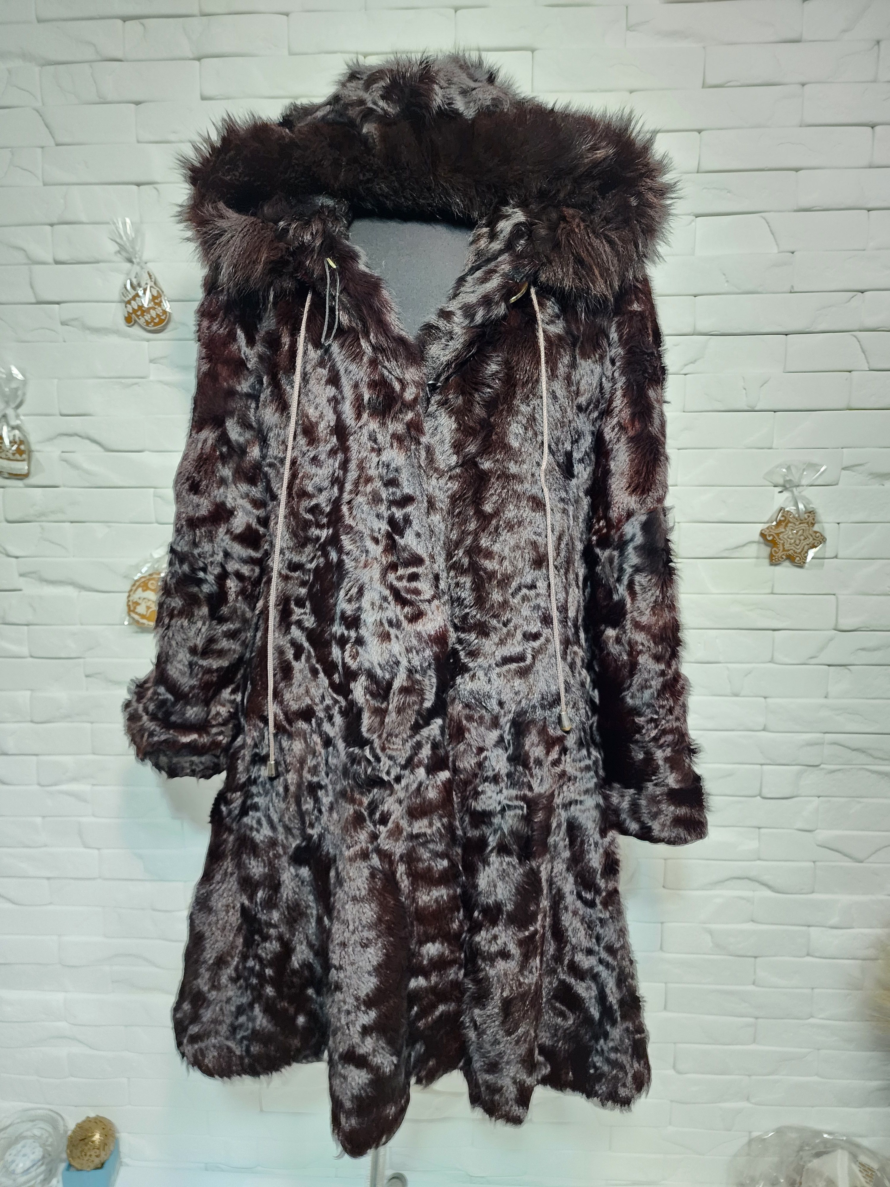 Uniqlo Black Goat Fur Coat: Women's Warm Hooded Outerwear Size XL / US 12-14 / IT 48-50 - 1 Thumbnail