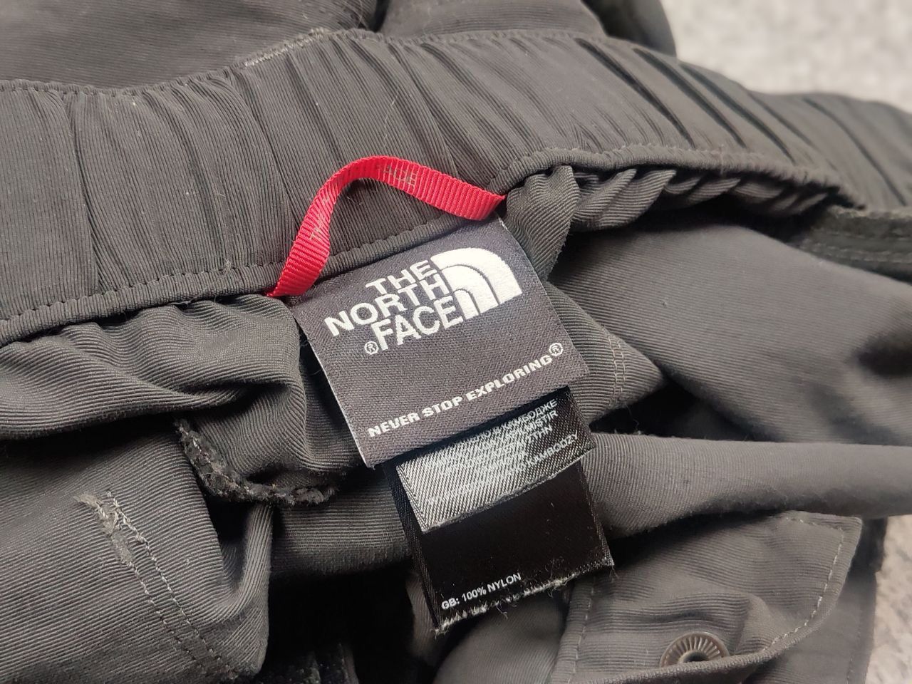 The North Face Vintage The North Face Gray Nylon Cargo Belt Short Y2K Style Size US 32 / EU 48 - 14 Thumbnail