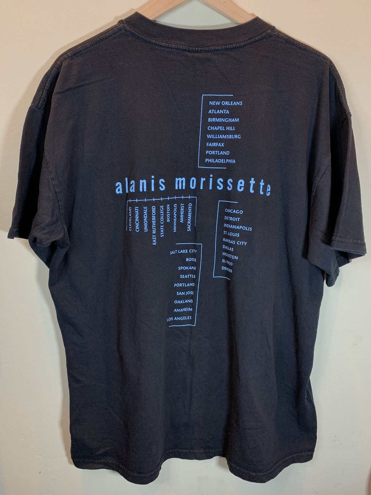 Band Tees × Vintage RARE Vintage 90s Alanis Morisette The Junkie Tour Band Shirt Size US XL / EU 56 / 4 - 2 Thumbnail
