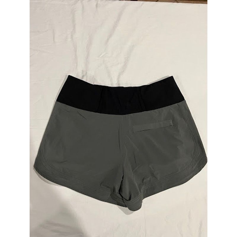 Athleta Athleta Ascender Shorts Gray Black White Side Stripe Size 6 Size 28" / US 6 / IT 42 - 2 Thumbnail