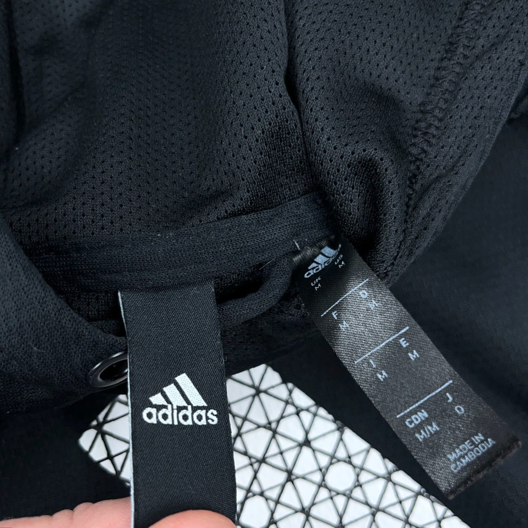 Adidas Adidas Hoodie Men M Black White Sweatshirt Pullover Logo Colorblock Pocket Size US M / EU 48-50 / 2 - 5 Thumbnail