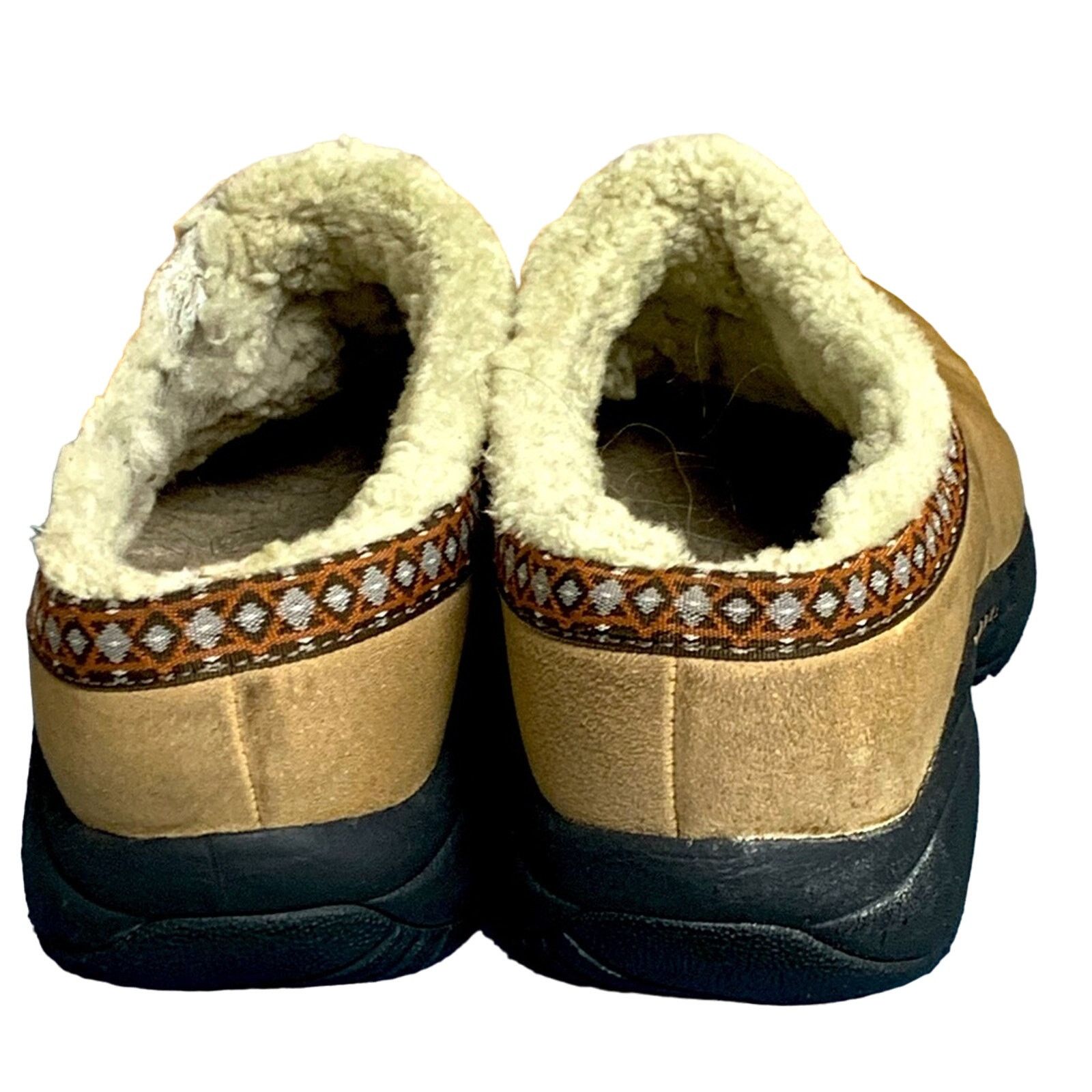 Merrell WOMENS MERRELL ENCORE ICE SLIPON SIZE 8 CLOG BROWN & FUR Size US 8 / IT 38 - 4 Thumbnail