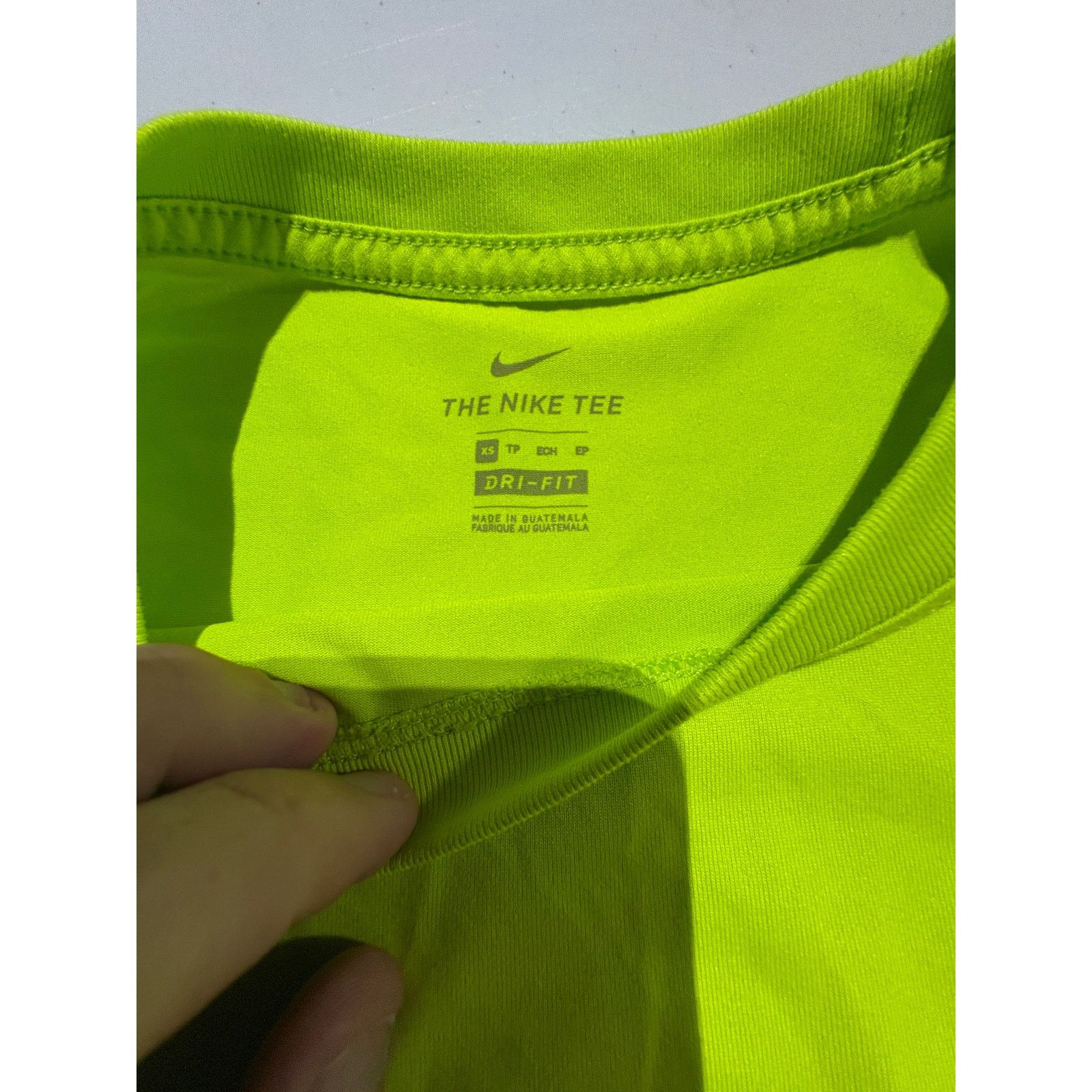 Nike Nike Dri-FIT The Nike Tee Neon Short Sleeve Shirt Women’s XS Size XS / US 0-2 / IT 36-38 - 3 Thumbnail