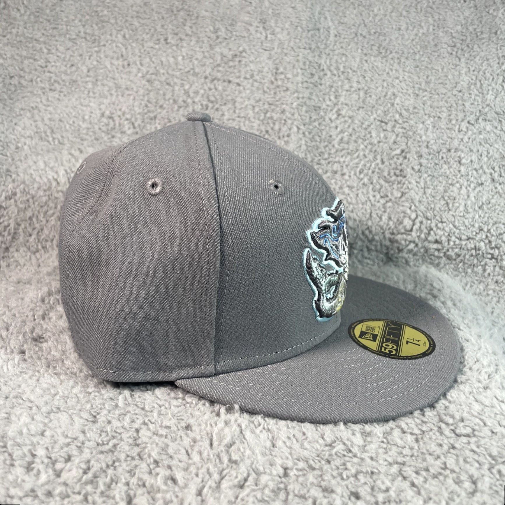 New Era VINTAGE The Clink Room 7 1/4 "She Devils Underworld" Fitted New Era Hat Club MLB Sold Ou Style: Baseball Cap Grey 7 1/4 Mens Size ONE SIZE - 3 Thumbnail