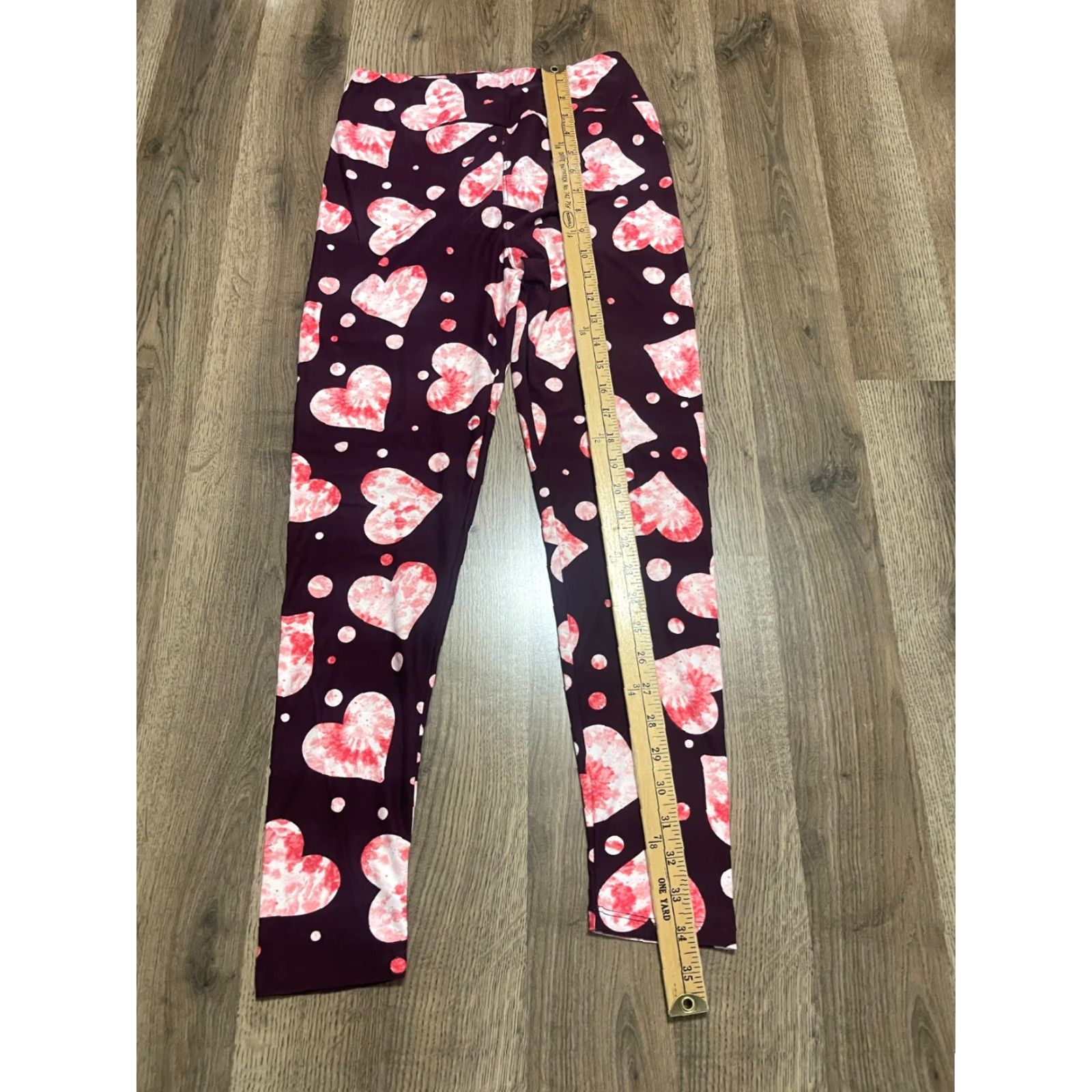 Vintage LuLaRoe Pants Womens One Size Red Pink Heart Pull On Skinny Leggings Regular Size 42" / US 20 - 7 Thumbnail