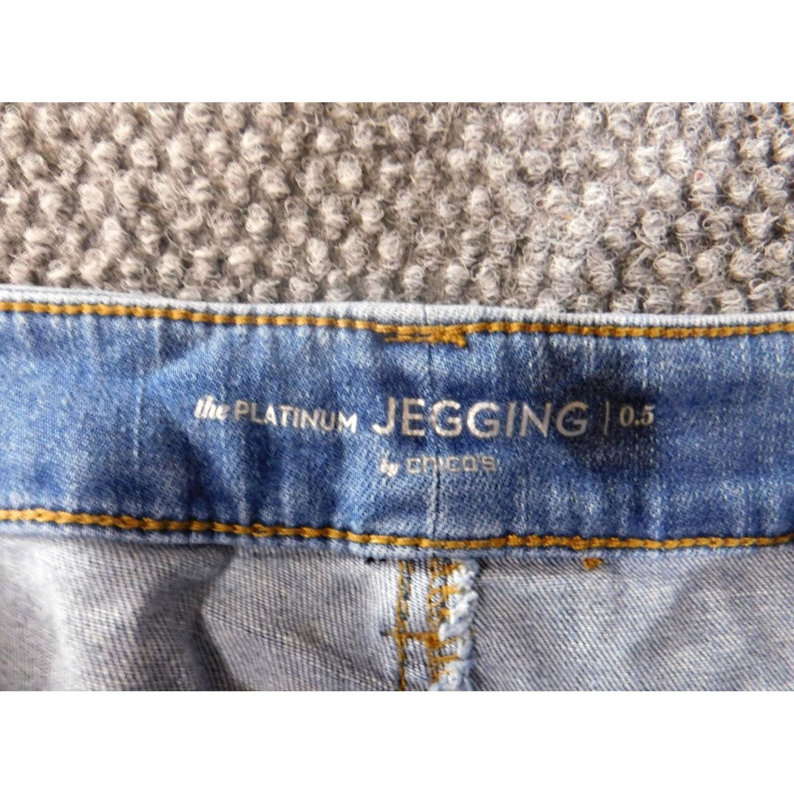 Vintage Chicos Jeans 0.5 Blue Distressed Jegging Platinum Womens Light Stretch Jeans 30 Inseam Regular Rise Mid Inseam 30 Womens Size 25" / US 0 / IT 36 - 3 Thumbnail
