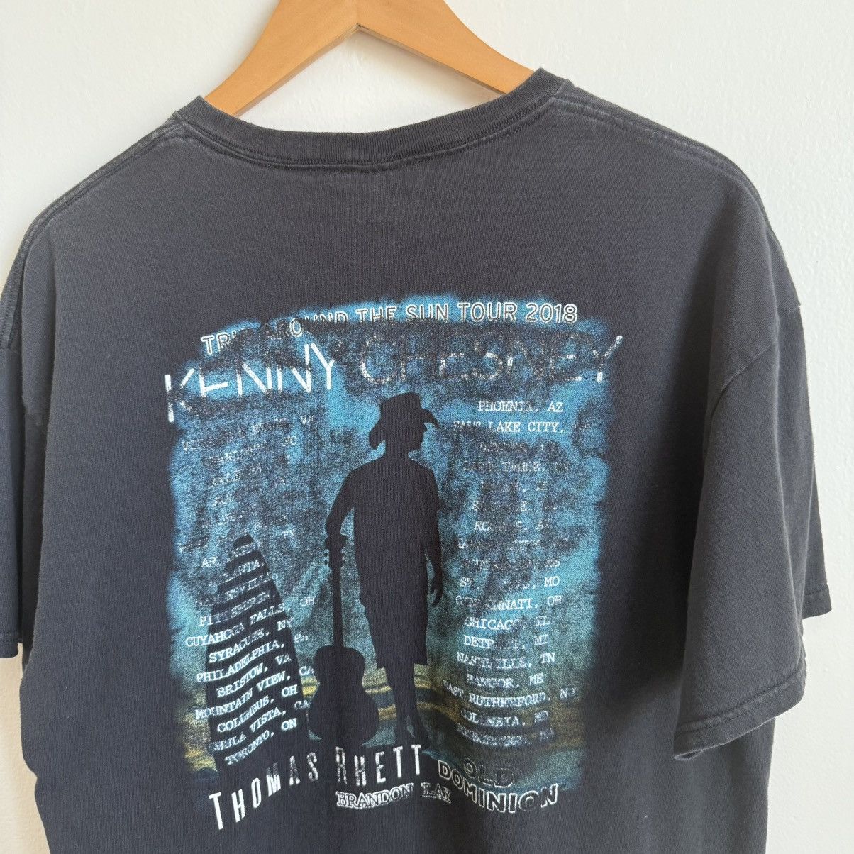Band Tees Kenny Chesney 2018 Tour Faded T-Shirt Size XL Size US XL / EU 56 / 4 - 7 Thumbnail