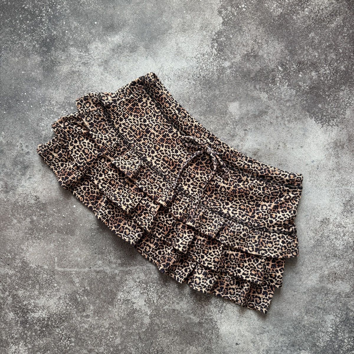 Hysteric Glamour Super Sexy Y2K Leopard Print Low Rise Ruffle Mini Skirt Size 27" / US 4 / IT 40 - 2 Thumbnail