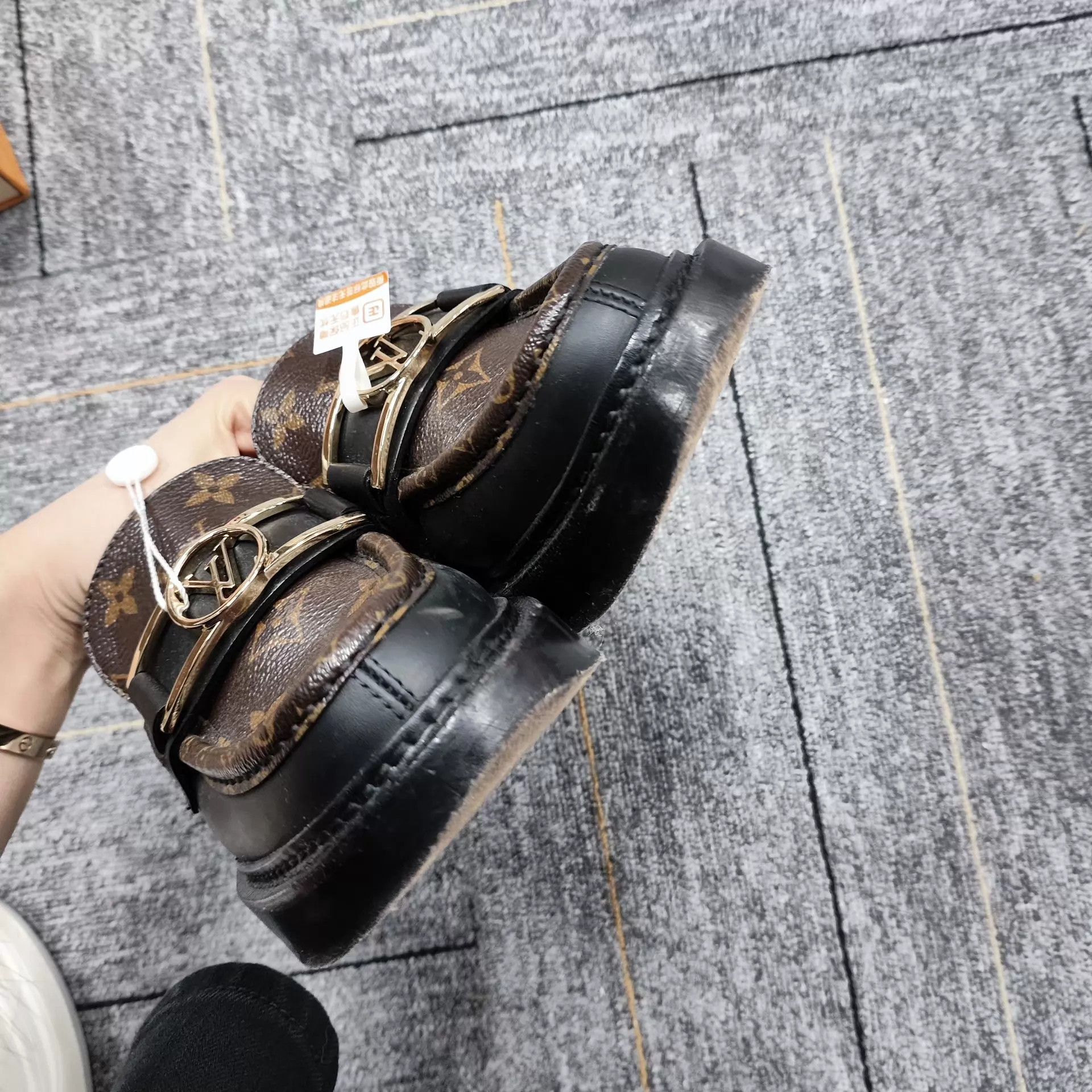 Louis Vuitton LV Monogram Canvas Flats Women's Size 37 Size US 6.5 / IT 36.5 - 8 Thumbnail