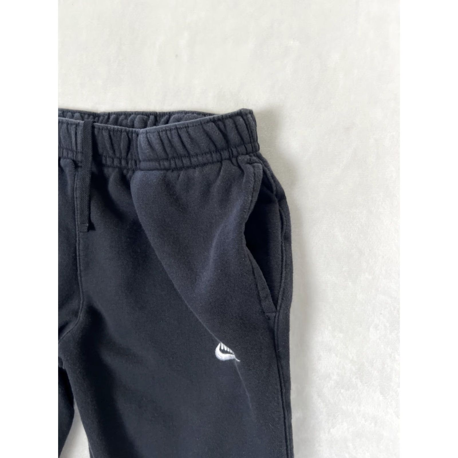Nike Nike Jogger Pants Women’s Medium Black Cuffed Fleece Tapered Inseam 30 in Activewear Logo Pockets Winter Fall Spring Athleisure Sports Gym & Training Size 32" / US 10 / IT 46 - 5 Thumbnail