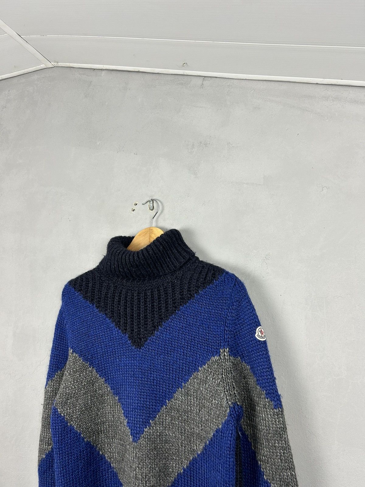 Moncler Moncler Wool Chevron Knit Sweater Made in Italy Size M Size US M / EU 48-50 / 2 - 2 Thumbnail