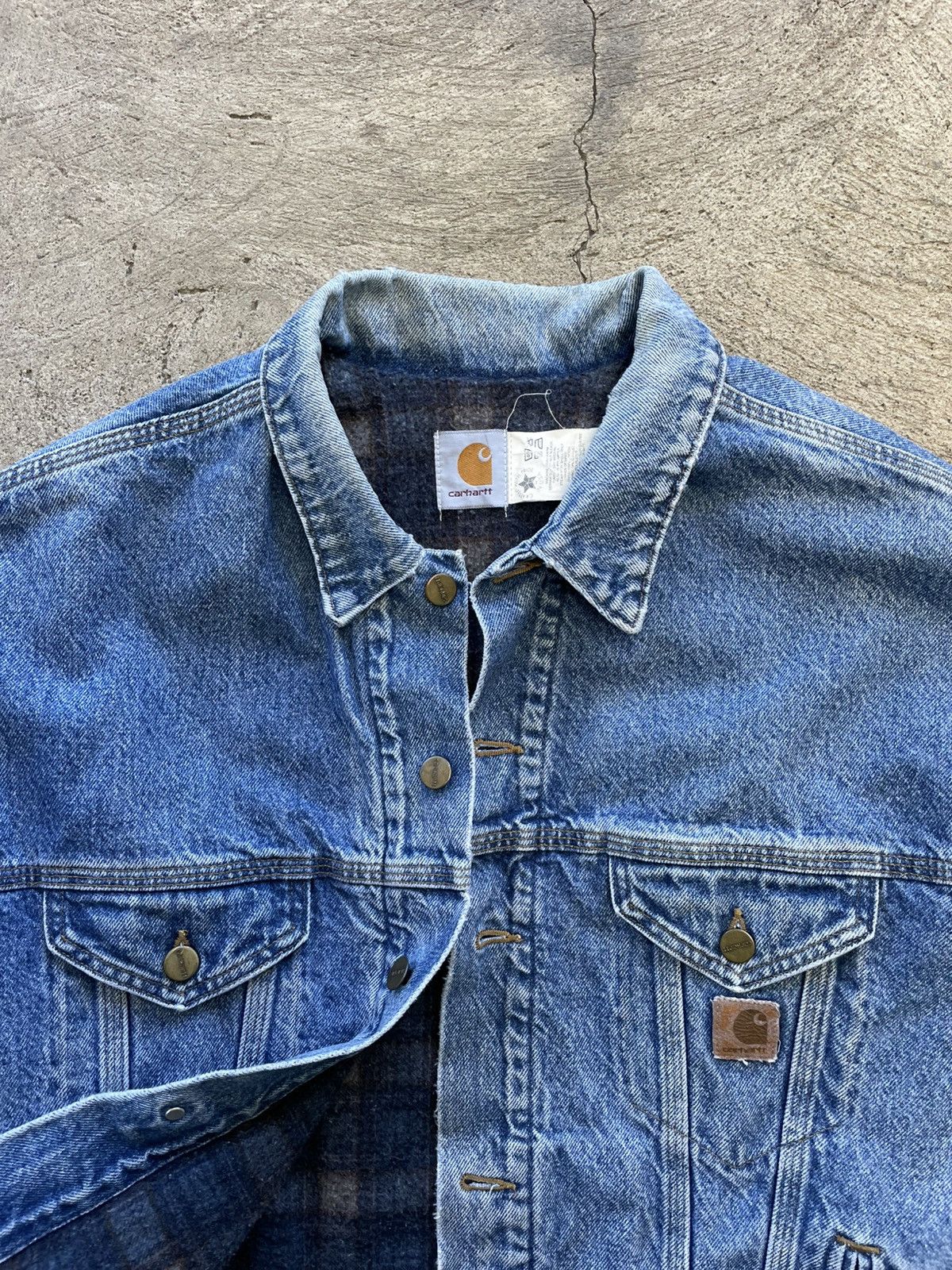 Carhartt 90’s USA Carhartt Denim Trucker jacket JB0998 Size US XL / EU 56 / 4 - 4 Thumbnail