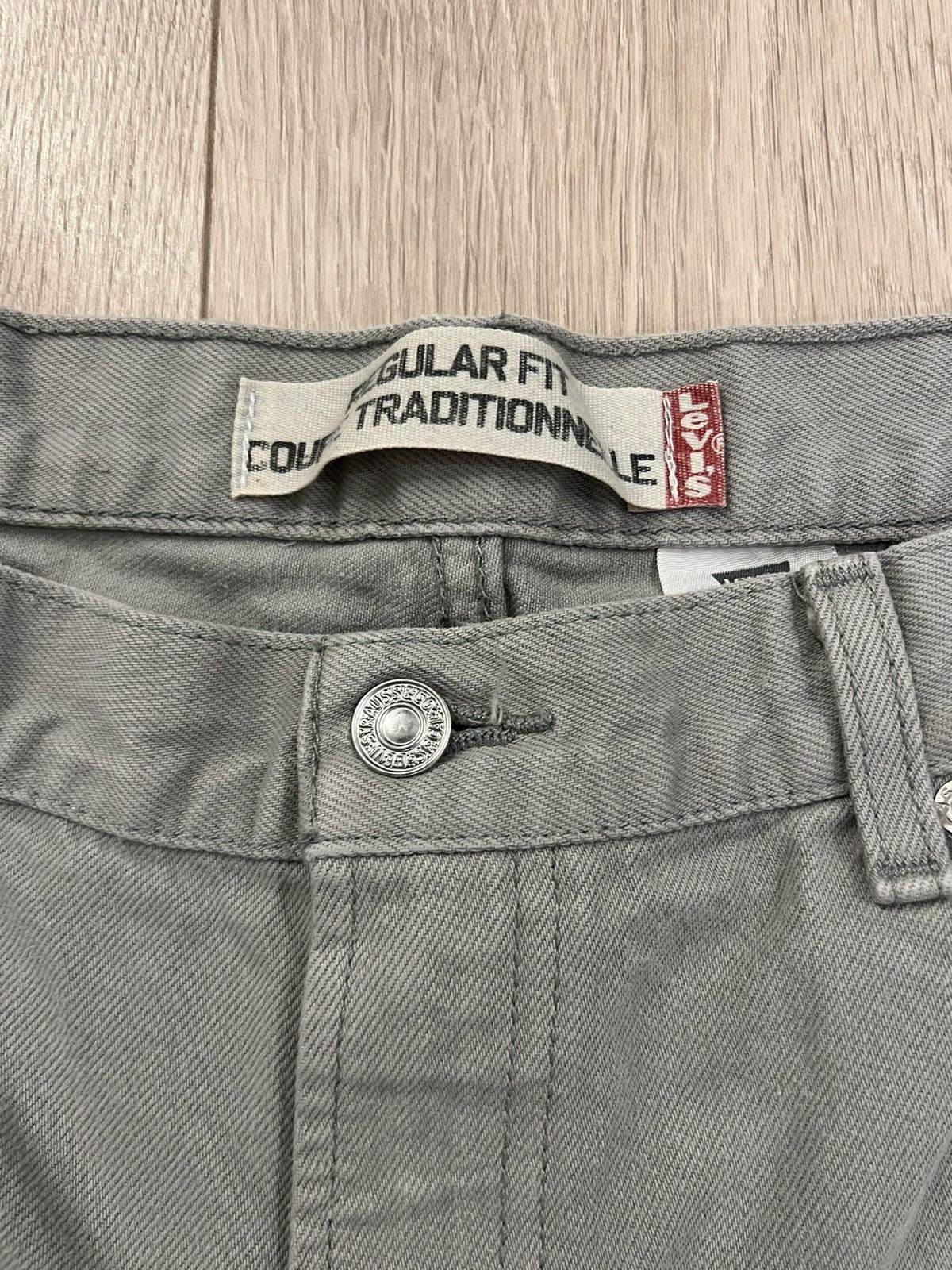Levi's × Vintage Vintage Levi’s 505 Light Wash Denim Jeans y2k 2000s 00s Size US 36 / EU 52 - 6 Thumbnail