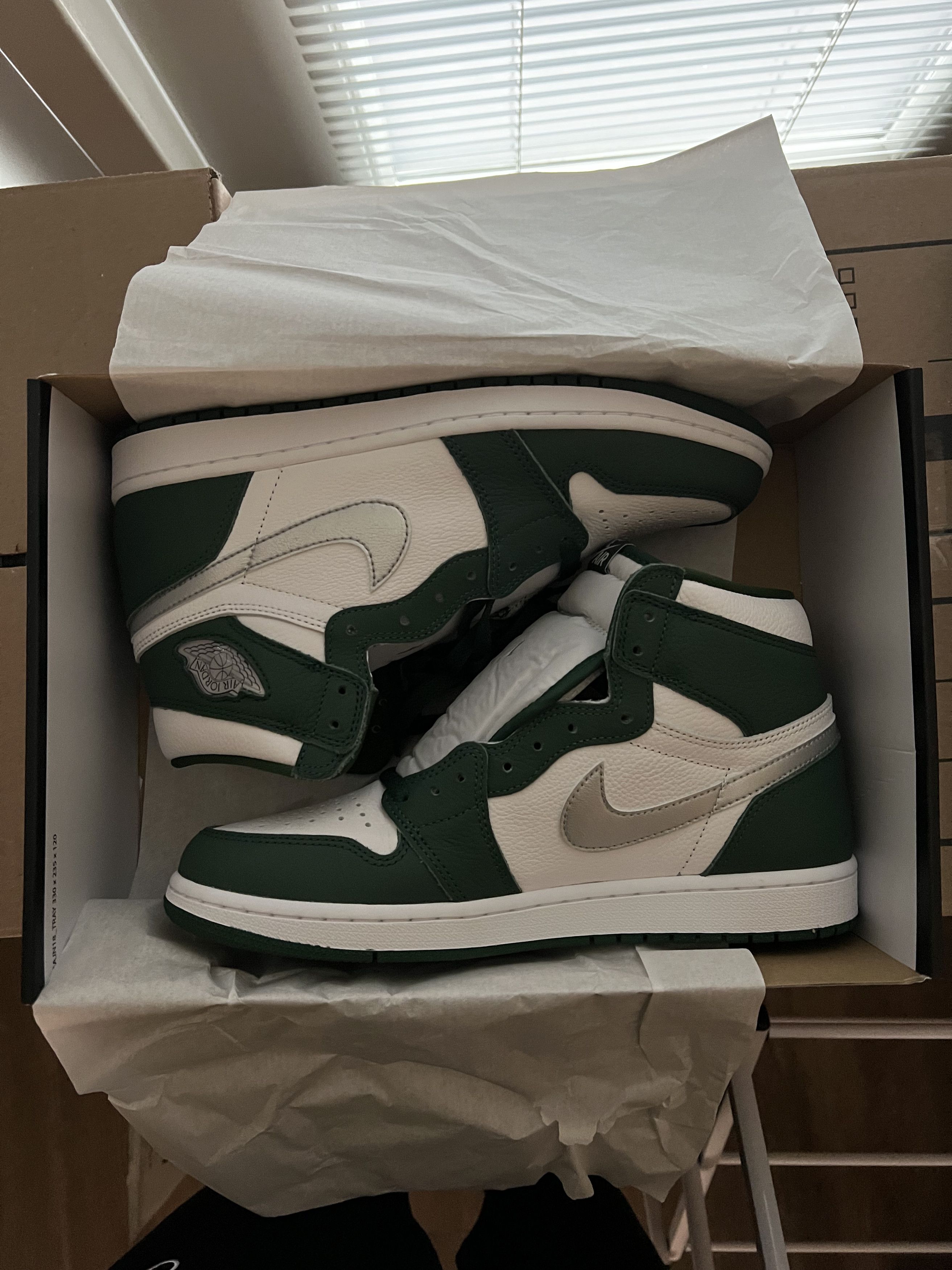 Nike Air Jordan 1 Retro High OG - Gorge Green Size US 10.5 / EU 43-44 - 2 Thumbnail