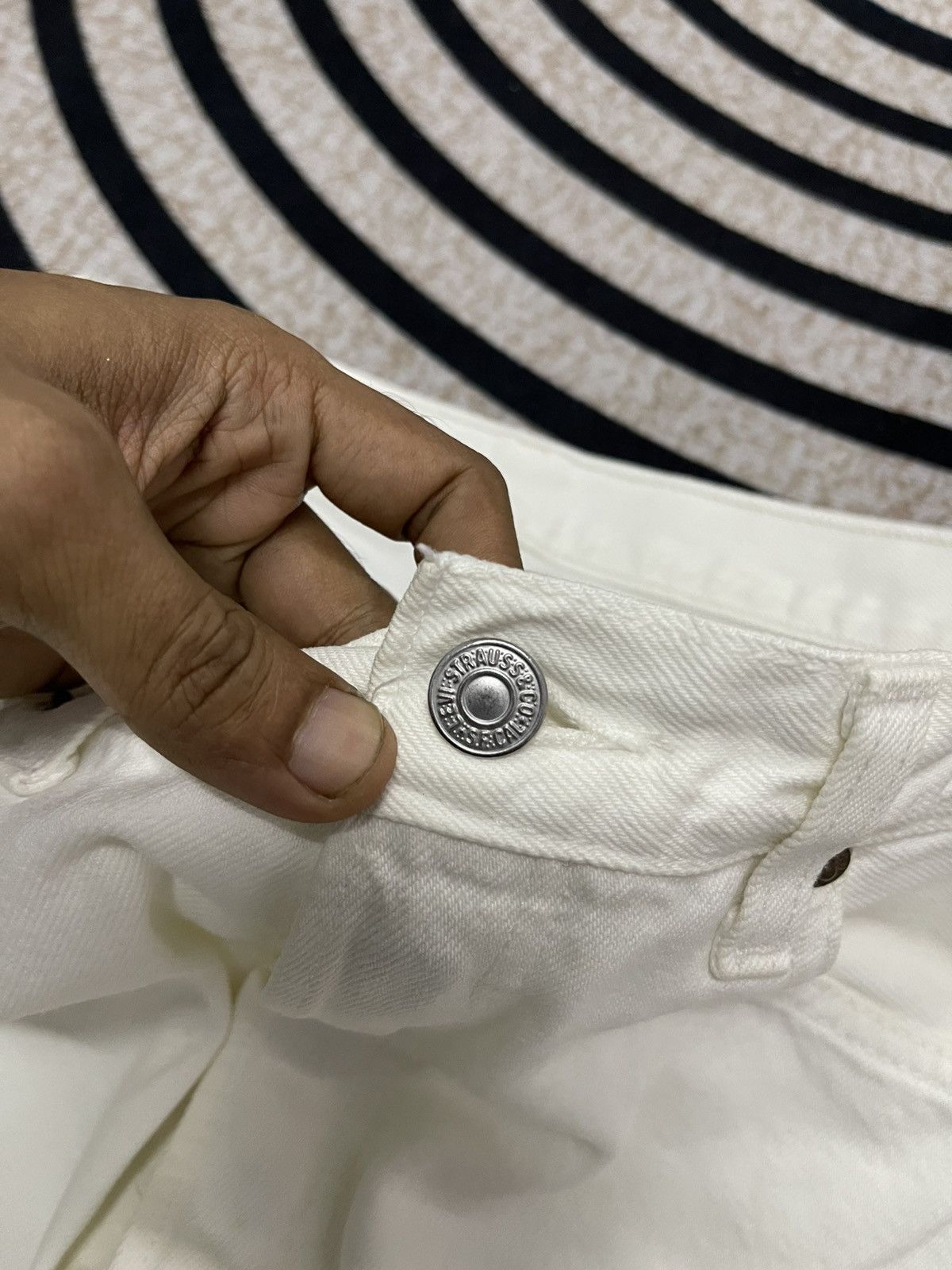 Levi's 90s LEVIS 302 WHITE DENIM JEANS RARE Size US 29 - 7 Thumbnail