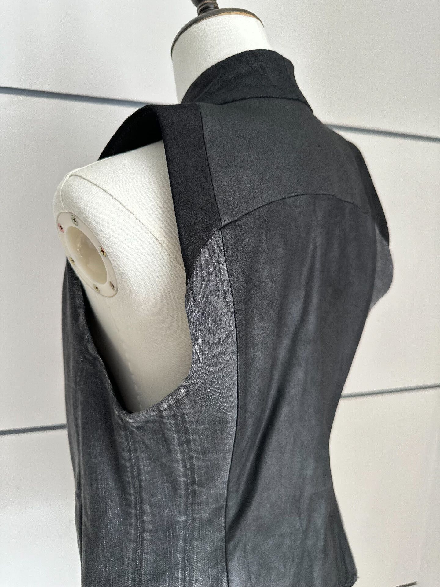 Helmut Lang Helmut Lang Stylish Black Vest Size M / US 6-8 / IT 42-44 - 1 Thumbnail