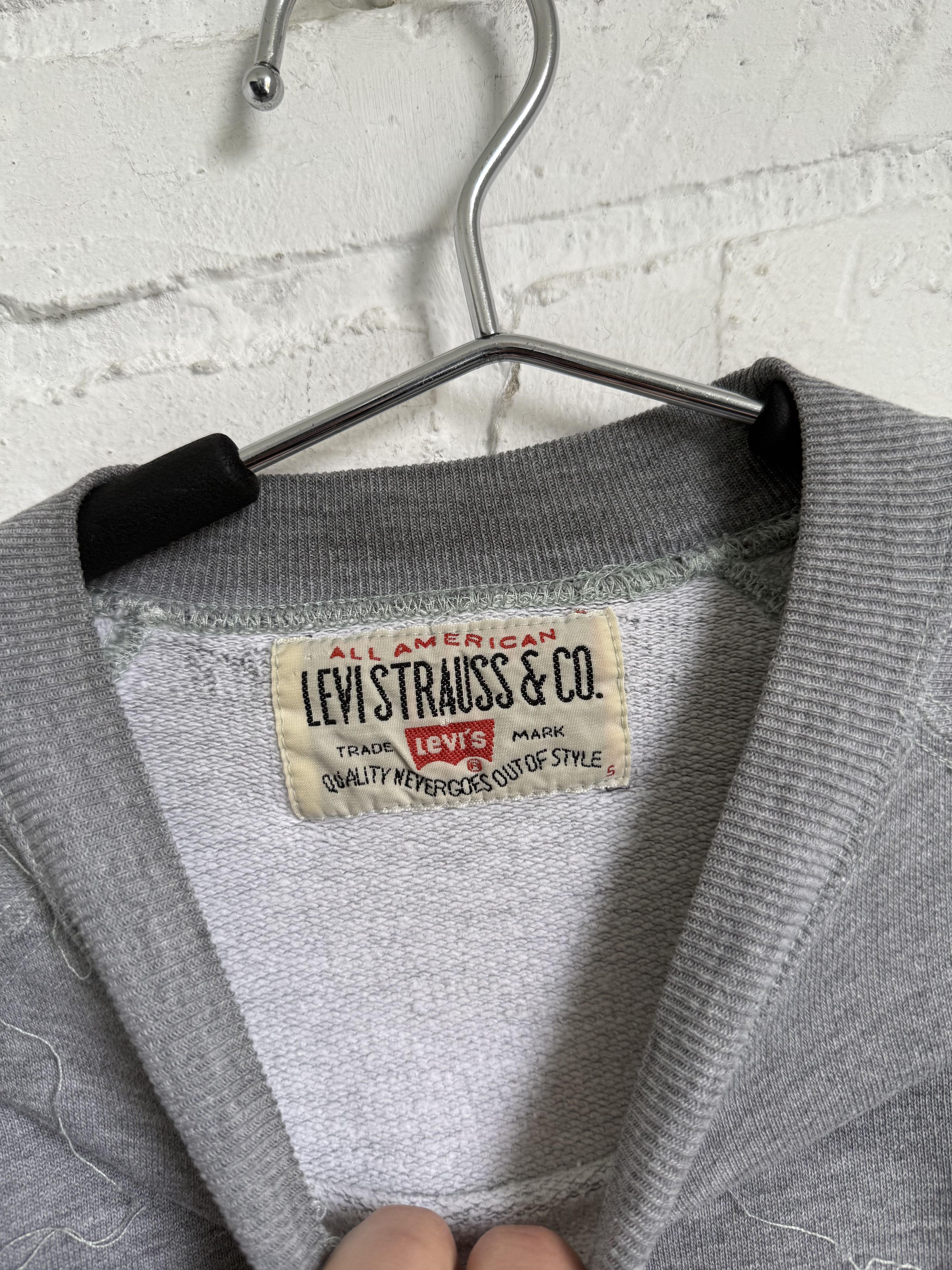 Levi's Vintage Clothing Vintage 90s Levi’s Crewneck Sweatshirt “Beats Em All” Size US S / EU 44-46 / 1 - 2 Thumbnail