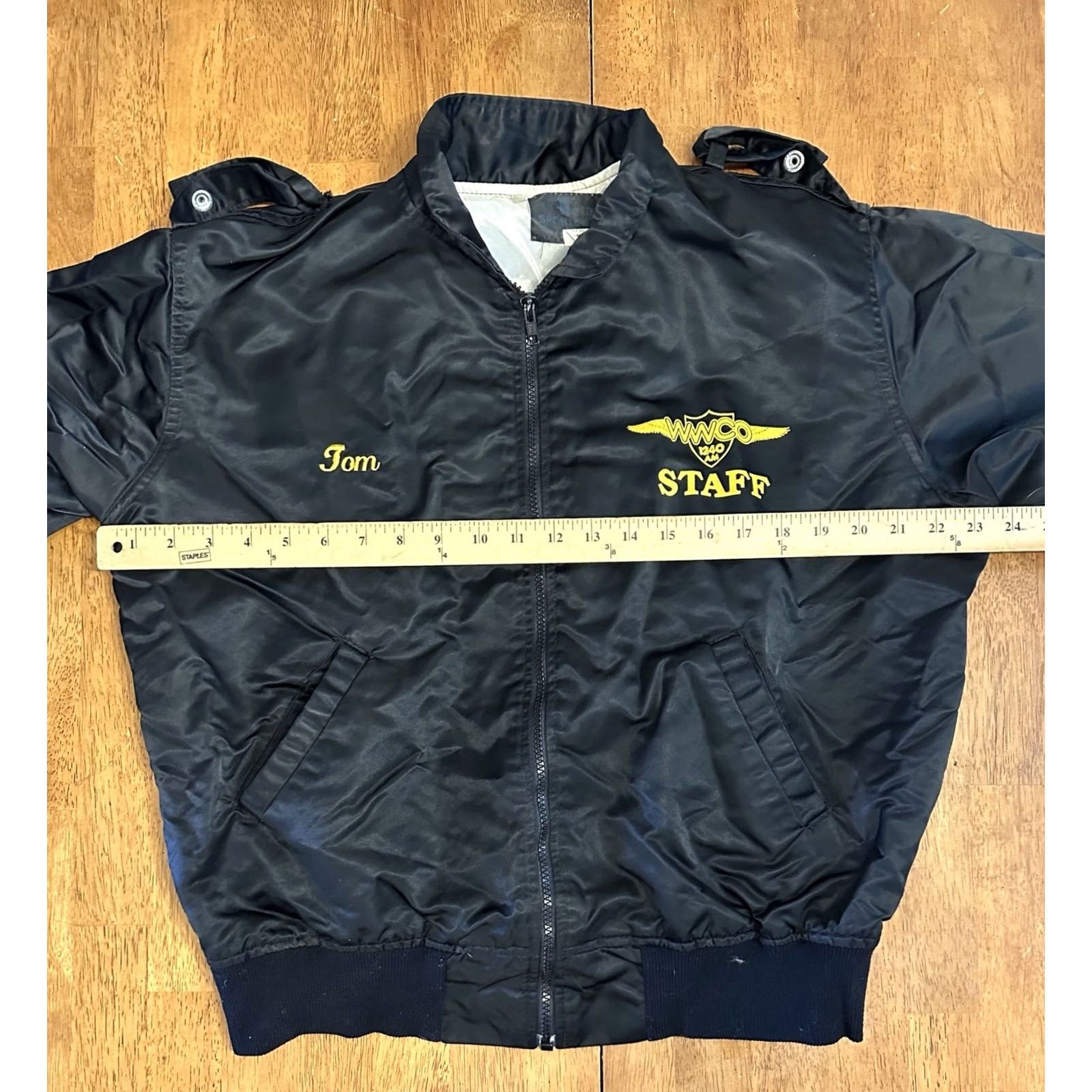 Vintage VINTAGE Bomber Jacket AM Radio Station Sayin Waterbury Air Force 80s Medium Mens Black Swingster Nylon Satin Size US M / EU 48-50 / 2 - 7 Thumbnail