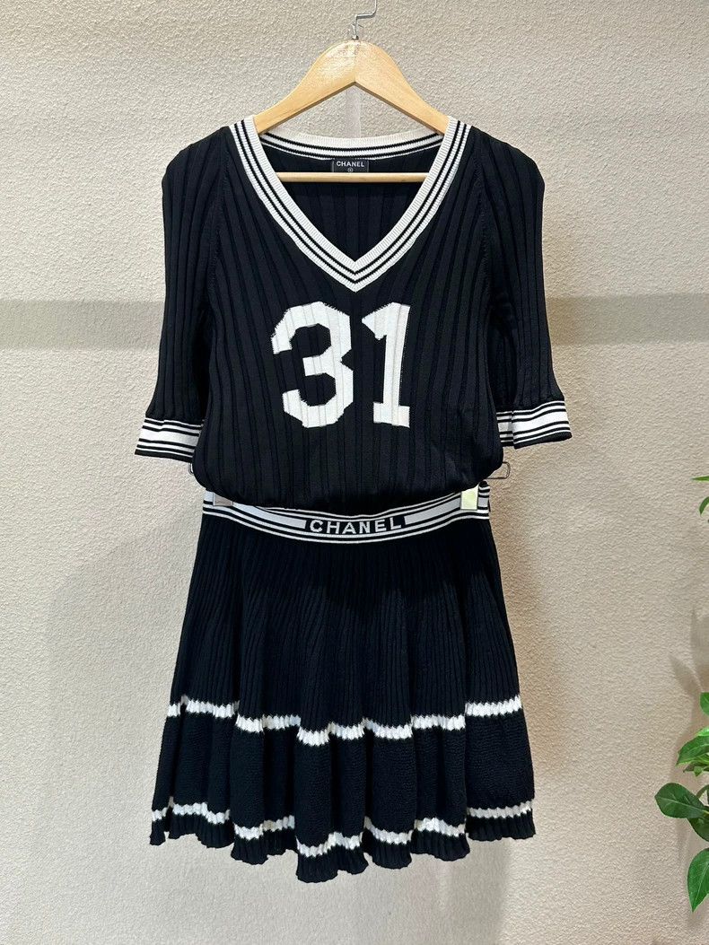 Chanel Chanel No. 31 cloak knitted short-sleeved skirt two-piece Size XXS / US 00 / IT 34 - 1 Thumbnail