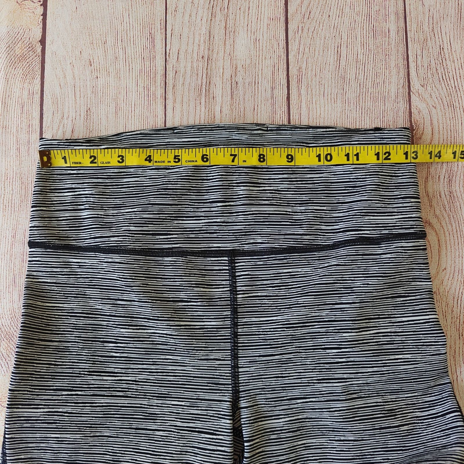 Athleta Athleta Ultimate Linear Lines Capri sz S Size 27" / US 4 / IT 40 - 4 Thumbnail