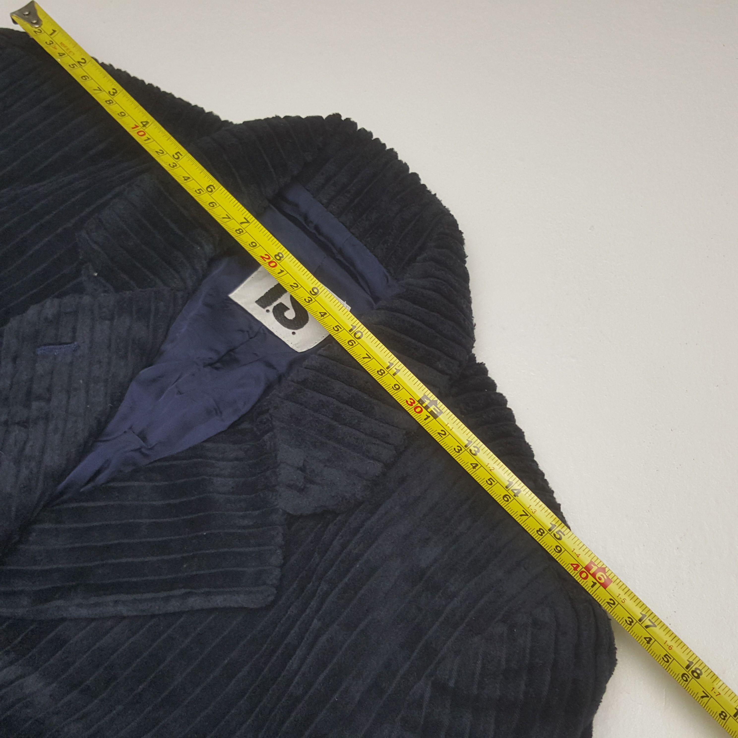 Issey Miyake Vintage Issey Miyake Japanese Velvet Jacket C303N16 Size S / US 4 / IT 40 - 7 Thumbnail