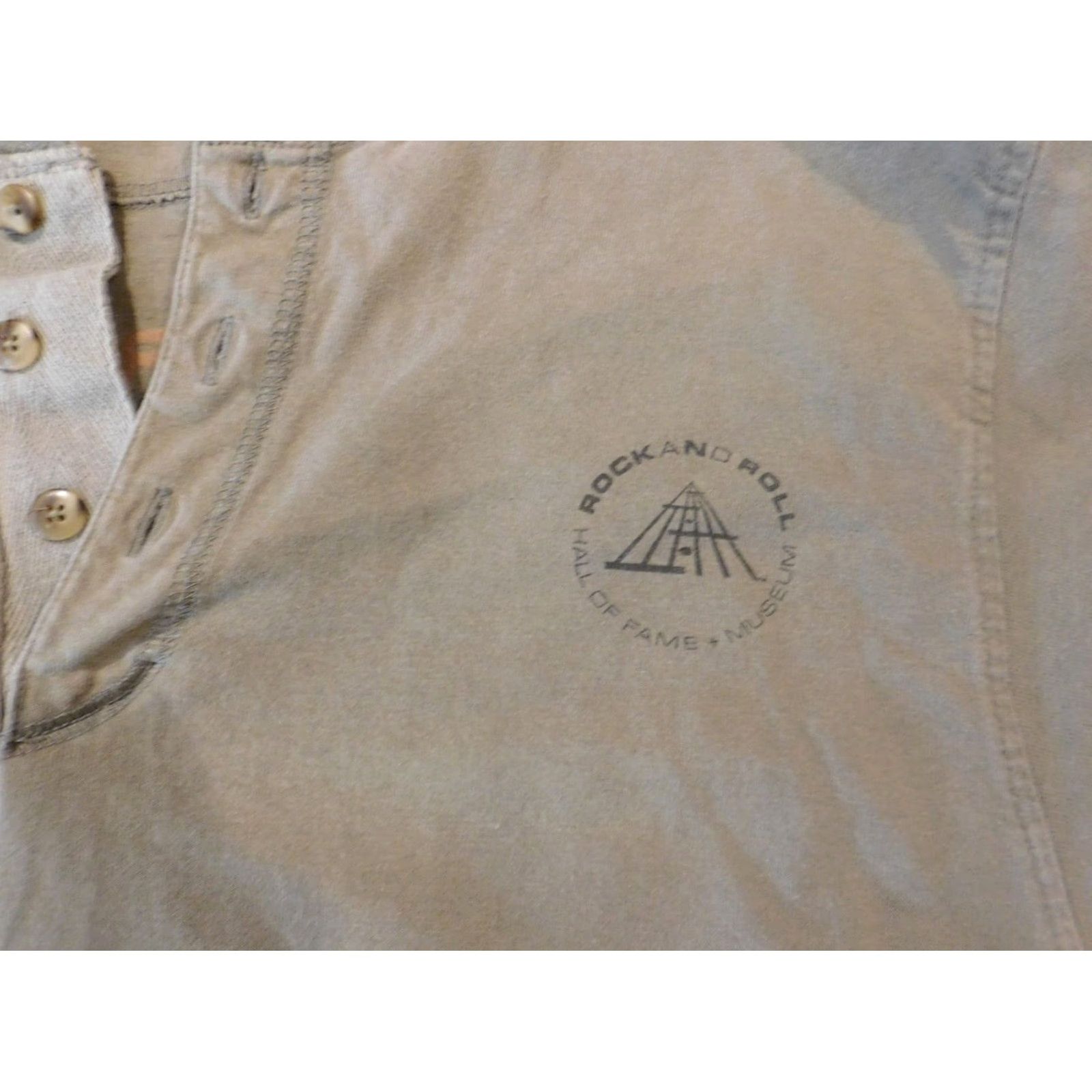 Vintage GEAR FOR SPORTS Rock & Roll Hall of Fame Mens Shirt Long Sleeve Henley Beige S Cotton Button Logo Shirt Mens Size US S / EU 44-46 / 1 - 4 Thumbnail