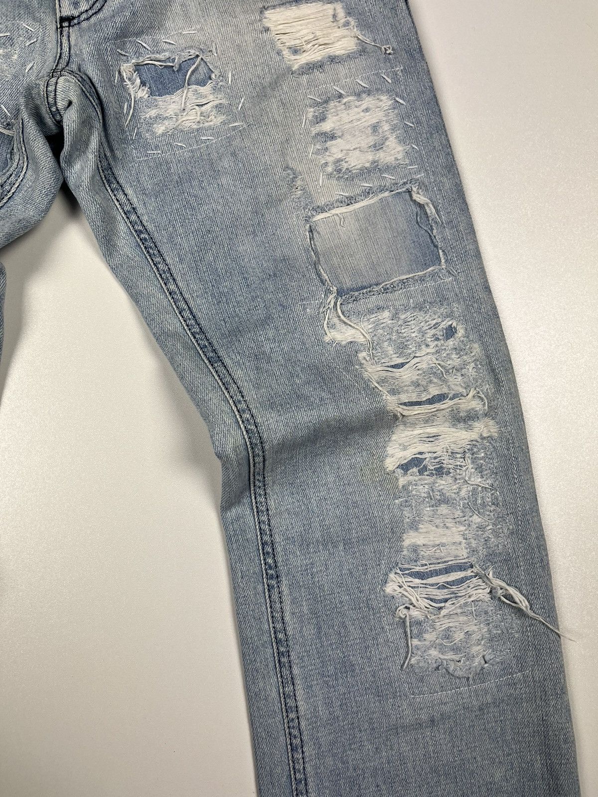 Dolce & Gabbana Vintage Dolce & Gabbana Distressed Blue Denim Metal Logo Size US 28 / EU 44 - 4 Thumbnail