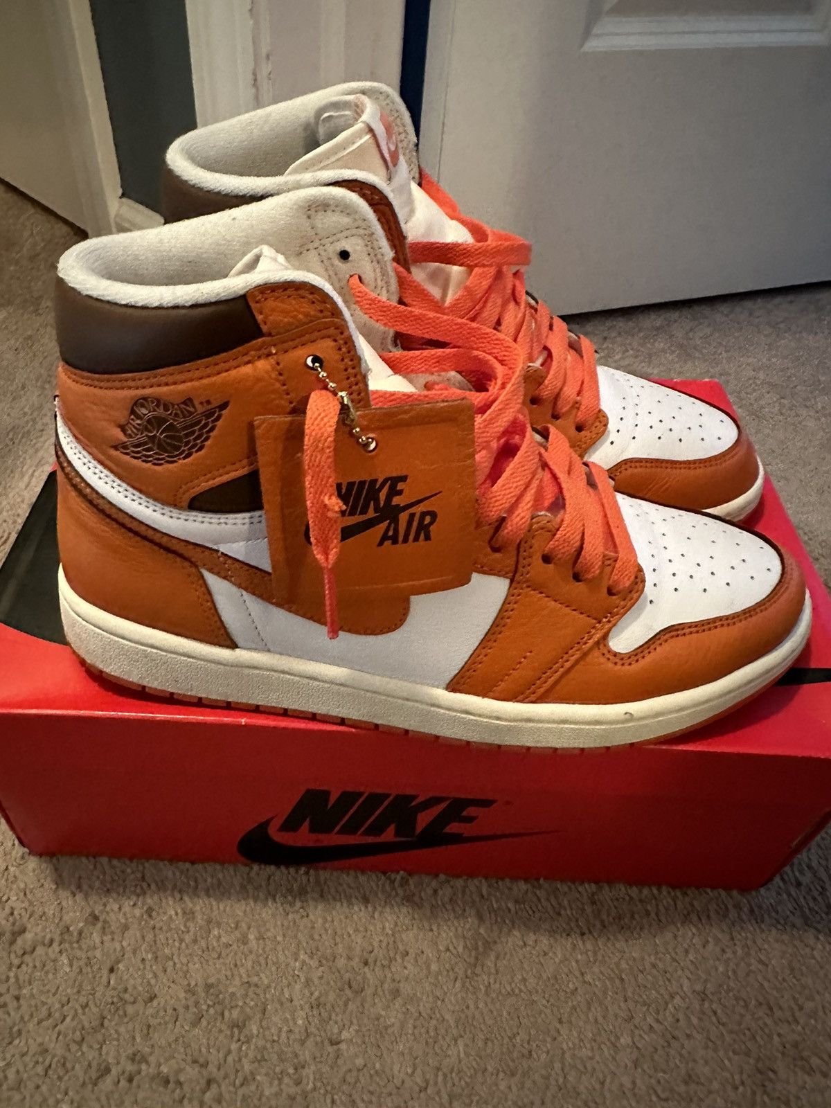 Jordan Brand Star fish Jordan 1 Size US 9 / EU 42 - 2 Thumbnail