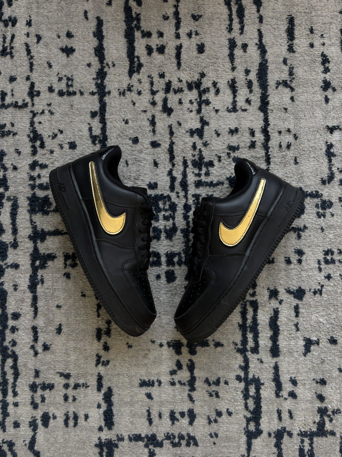Nike Air Force 1 Low ‘07 LV8 removable swoosh Size US 9.5 / EU 42-43 - 1 Thumbnail