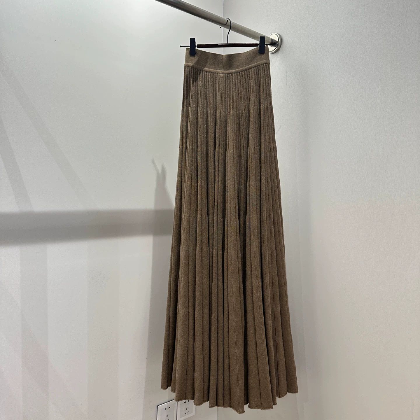 Loro Piana Loro Piana mar39 pleated mid-long cashmere skirt S Size 26" / US 2 / IT 38 - 2 Thumbnail