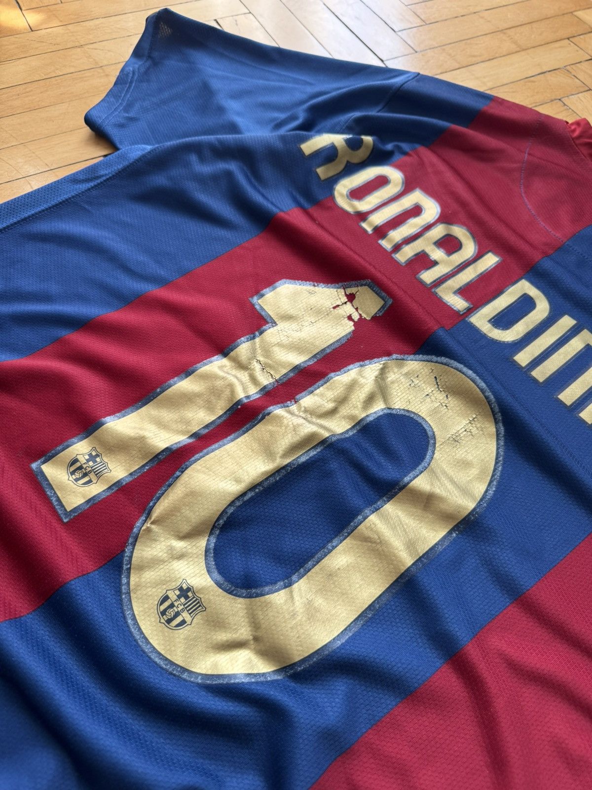 Vintage Very Rare Vintage Nike F.C.Barcelona Ronaldinho 10 Size US L / EU 52-54 / 3 - 8 Thumbnail