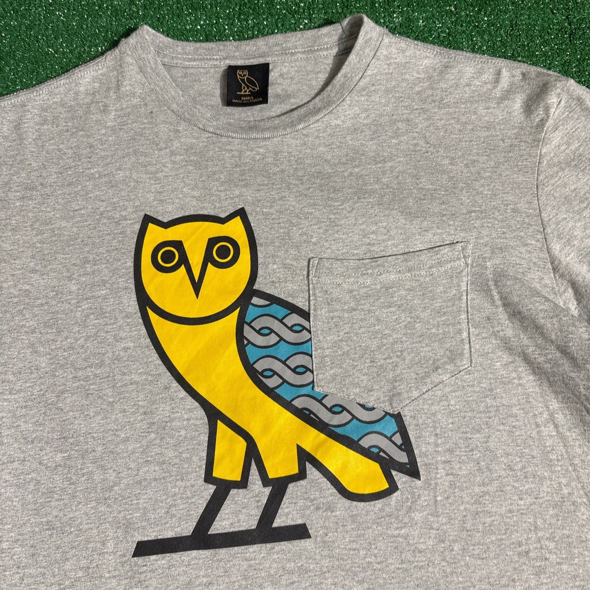 October's Very Own Octobers Very Own OVO Cuban Link Crest Pocket Tee Size S Size US S / EU 44-46 / 1 - 2 Thumbnail