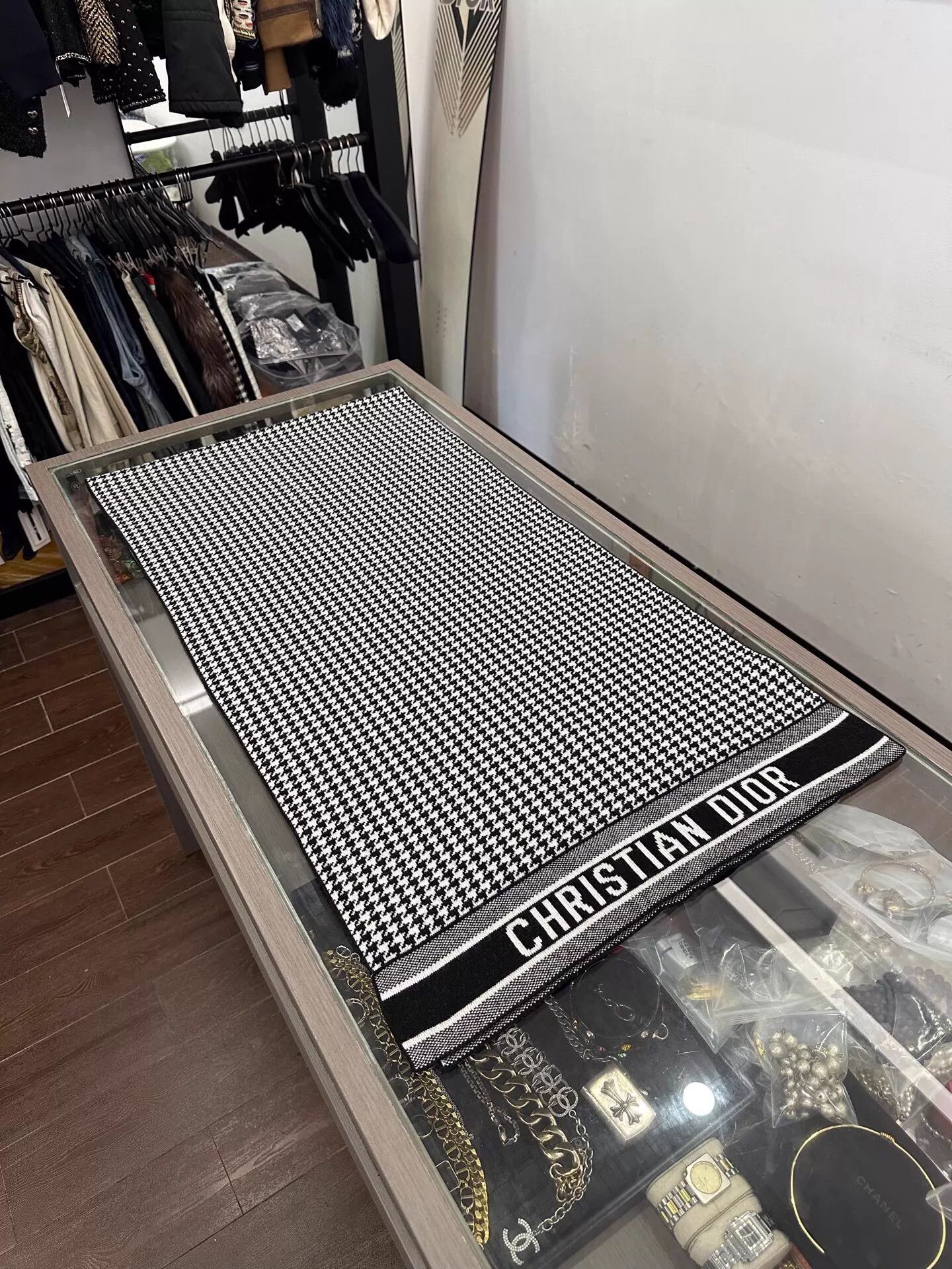 Dior Dior 30 Montaigne B&W Houndstooth Logo Cashmere Scarf Size ONE SIZE - 1 Thumbnail