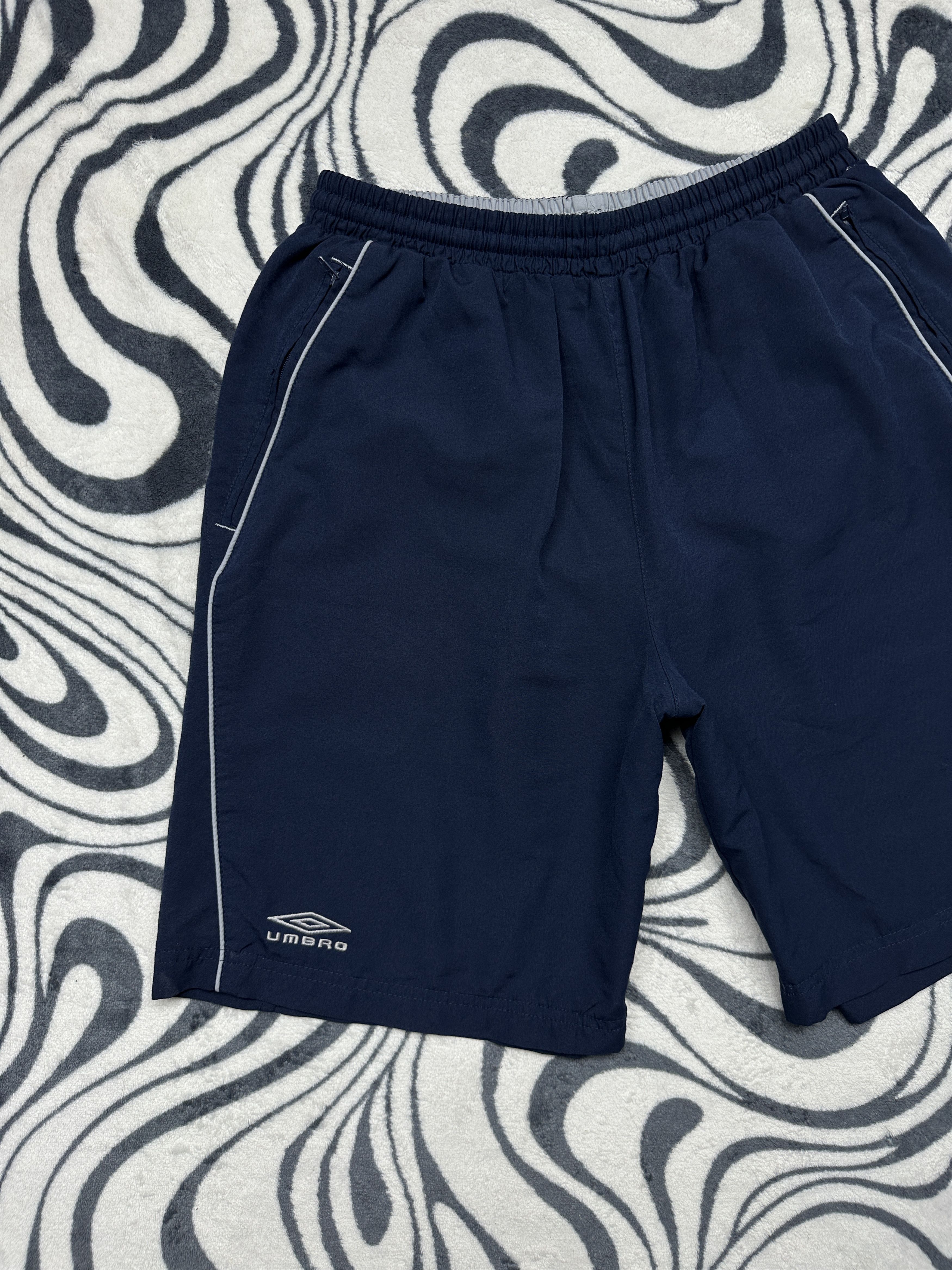 Umbro Umbro Vintage Mens Nylon Shorts Y2K Size US 34 / EU 50 - 2 Thumbnail