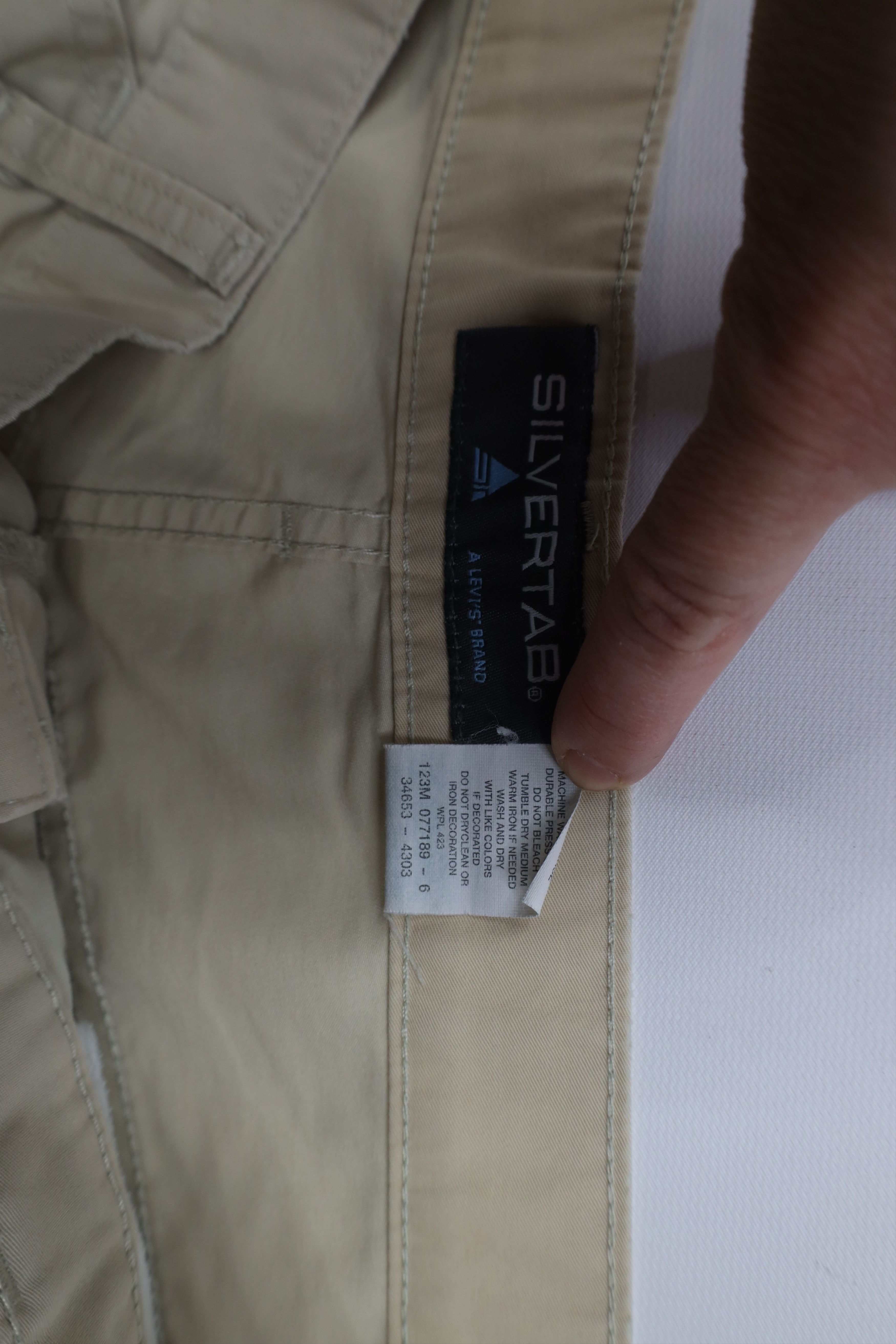 Levi's × Vintage Vintage 90s Levis SilverTab Loose Fit Cargo Shorts Beige Size US 36 / EU 52 - 8 Thumbnail