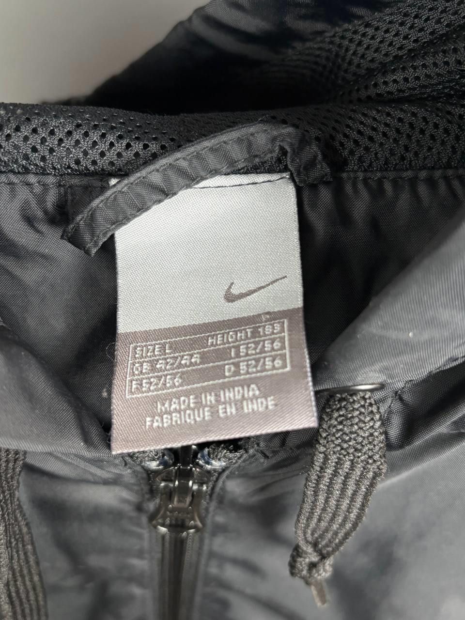 Nike Nike Windbreaker Size L Black Vintage Size US L / EU 52-54 / 3 - 4 Thumbnail