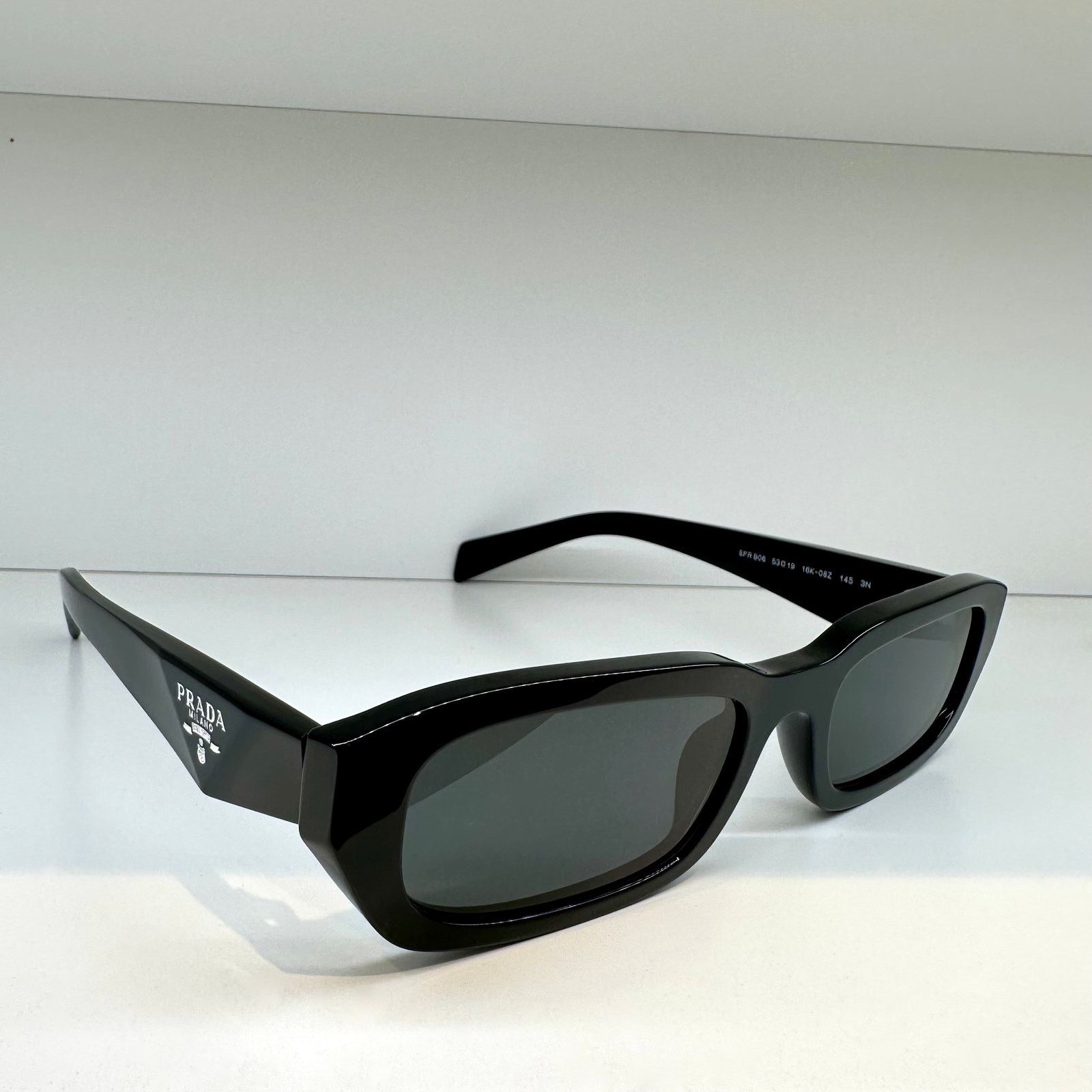 New PRADA Sunglasses Black Symbole Logo Rectangle Gray Lens