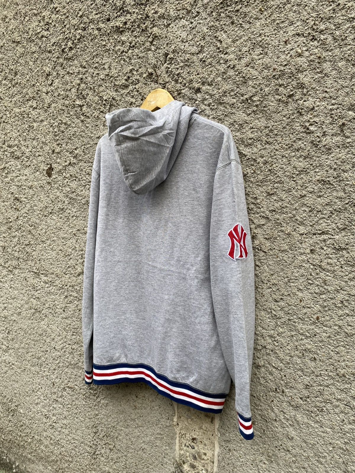 MLB New York Yankees Big Logo Hoodie Size US L / EU 52-54 / 3 - 10 Thumbnail