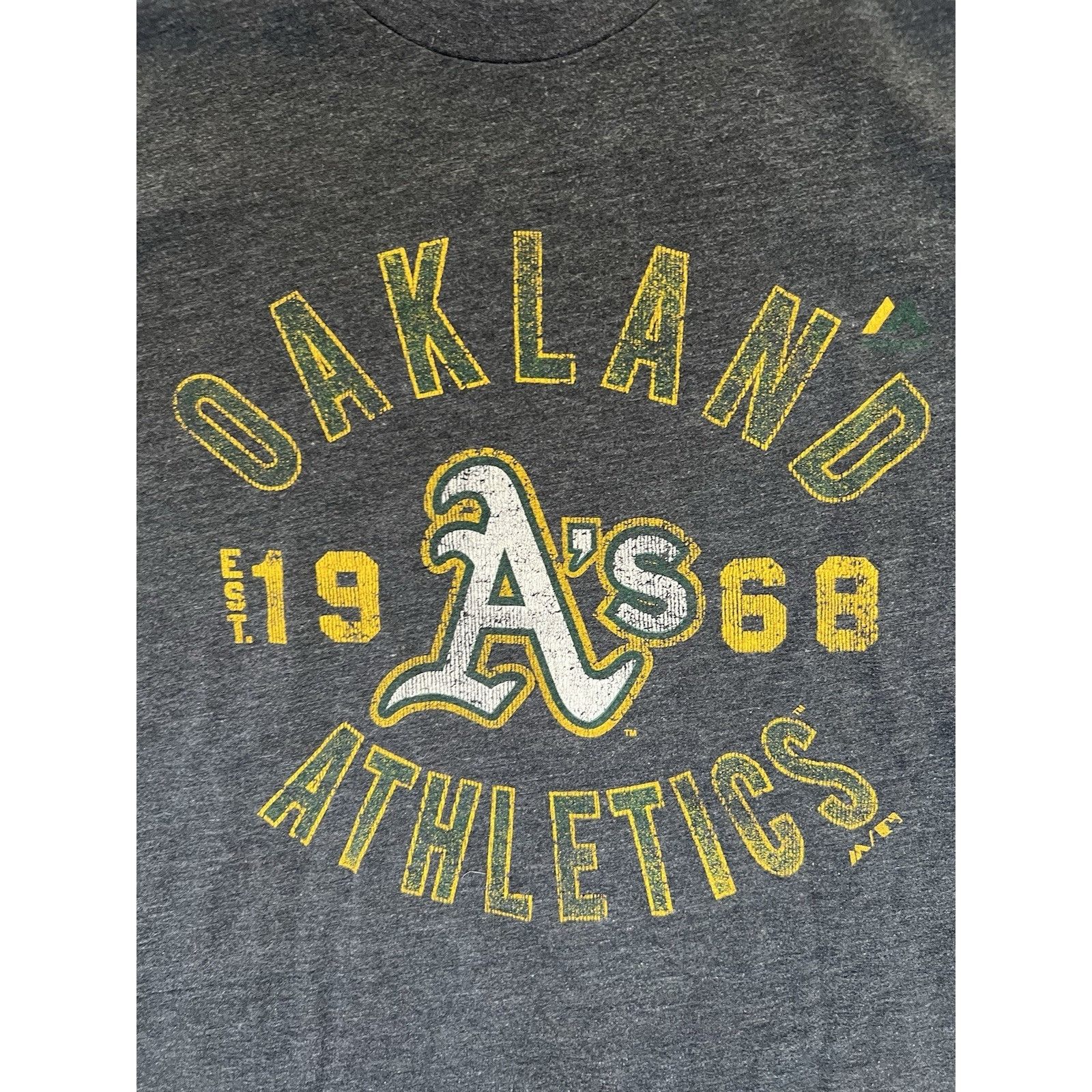 Majestic Vintage Oakland Athletics T-Shirt Size Medium Spell Out Gray Size US M / EU 48-50 / 2 - 2 Thumbnail