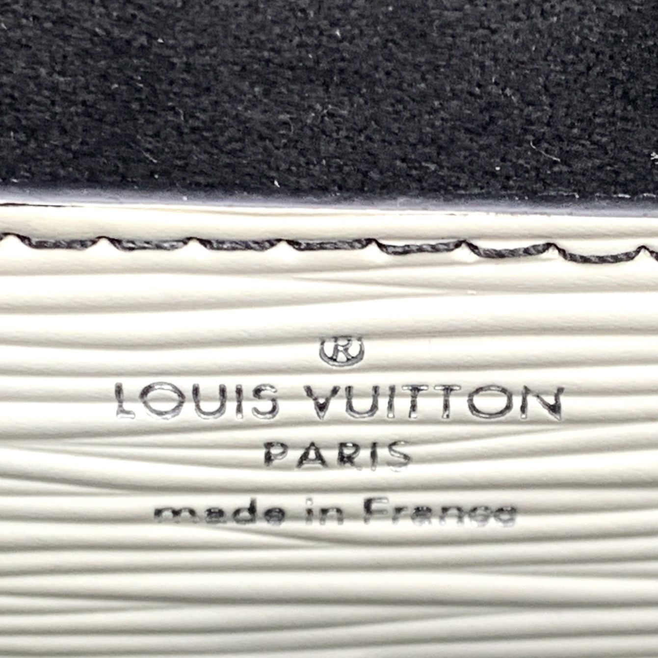 Louis Vuitton Louis Vuitton Chain Bag White Twist Lock Print 23x9x17cm Size ONE SIZE - 3 Thumbnail
