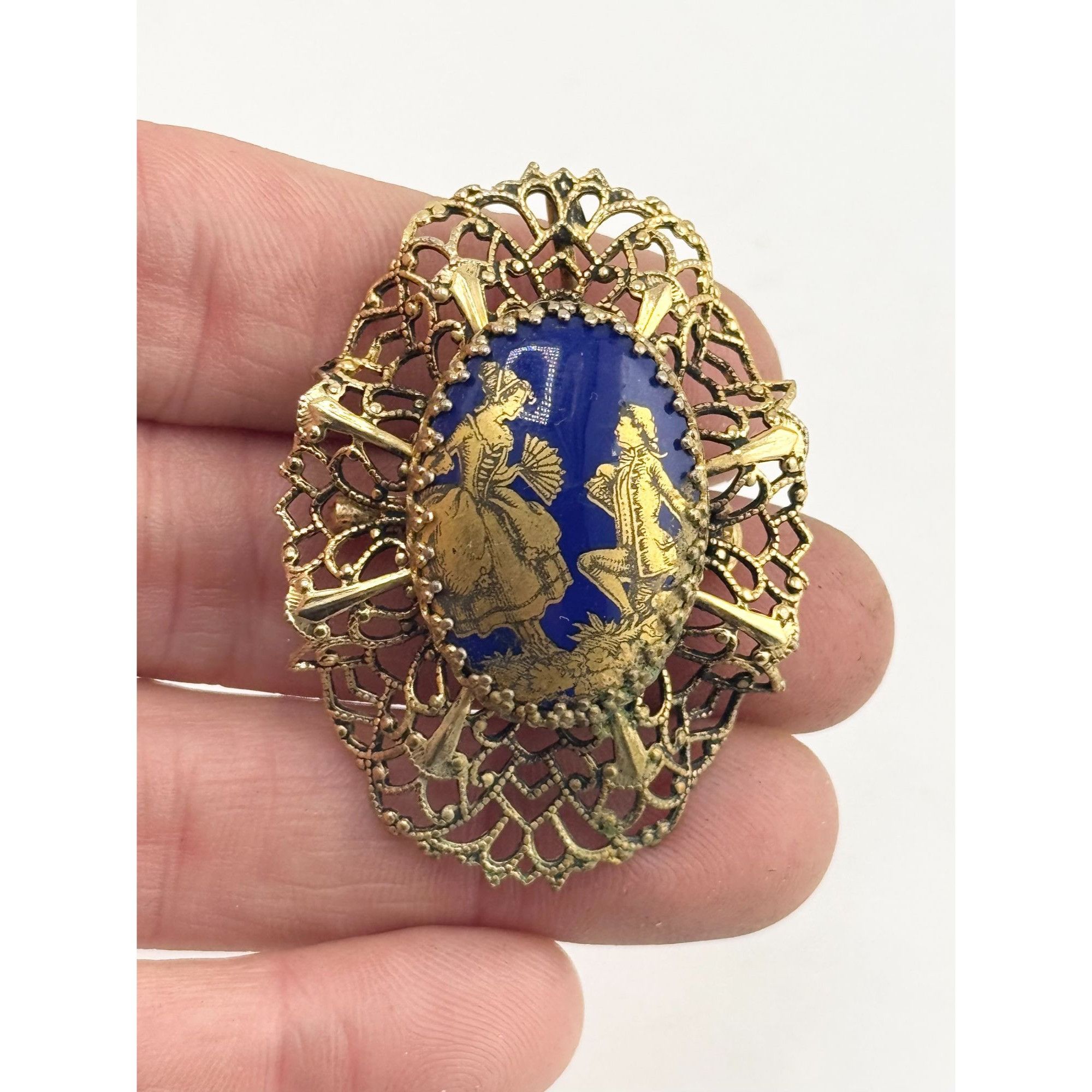 Vintage Vintage filigree blue courting couple brooch pin Size ONE SIZE - 1 Thumbnail