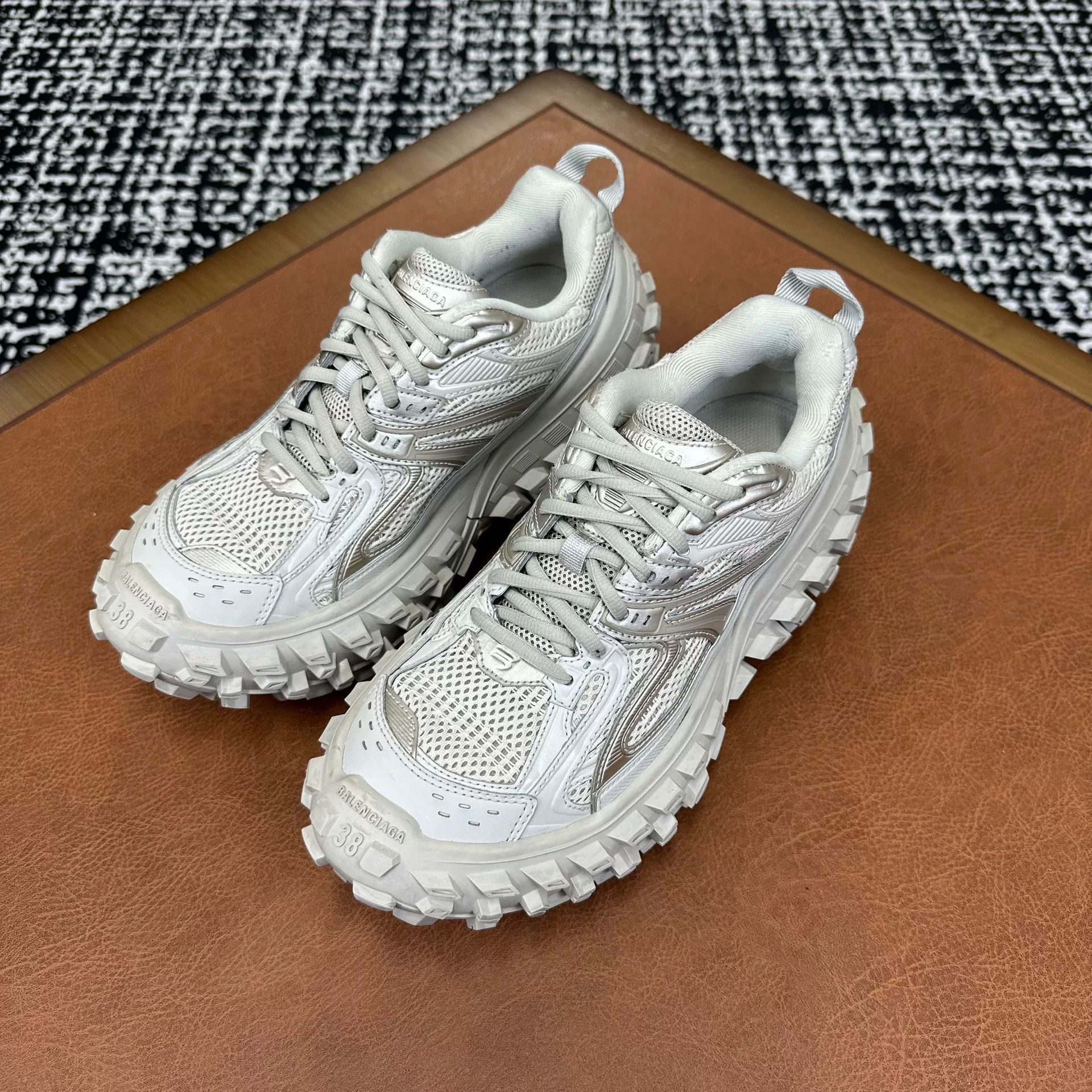 Balenciaga Balenciaga Brown Lowtop Sneakers it_38 Women Size US 8 / IT 38 - 1 Thumbnail