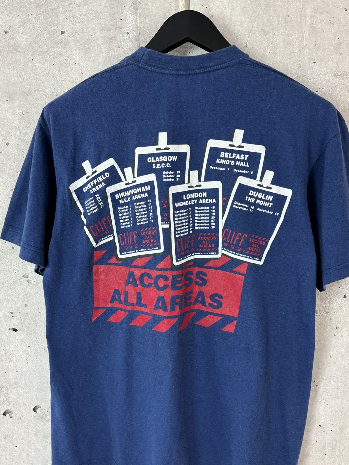 Band Tees × Vintage Vintage Cliff Richard 1992 Tour Blue Cotton T-shirt Size US L / EU 52-54 / 3 - 4 Thumbnail