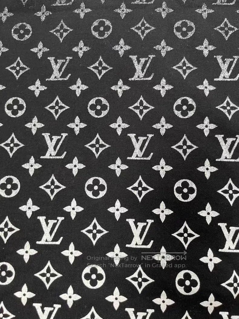 Louis Vuitton Louis Vuitton Full Logo printed gradient round neck short Size US L / EU 52-54 / 3 - 3 Thumbnail